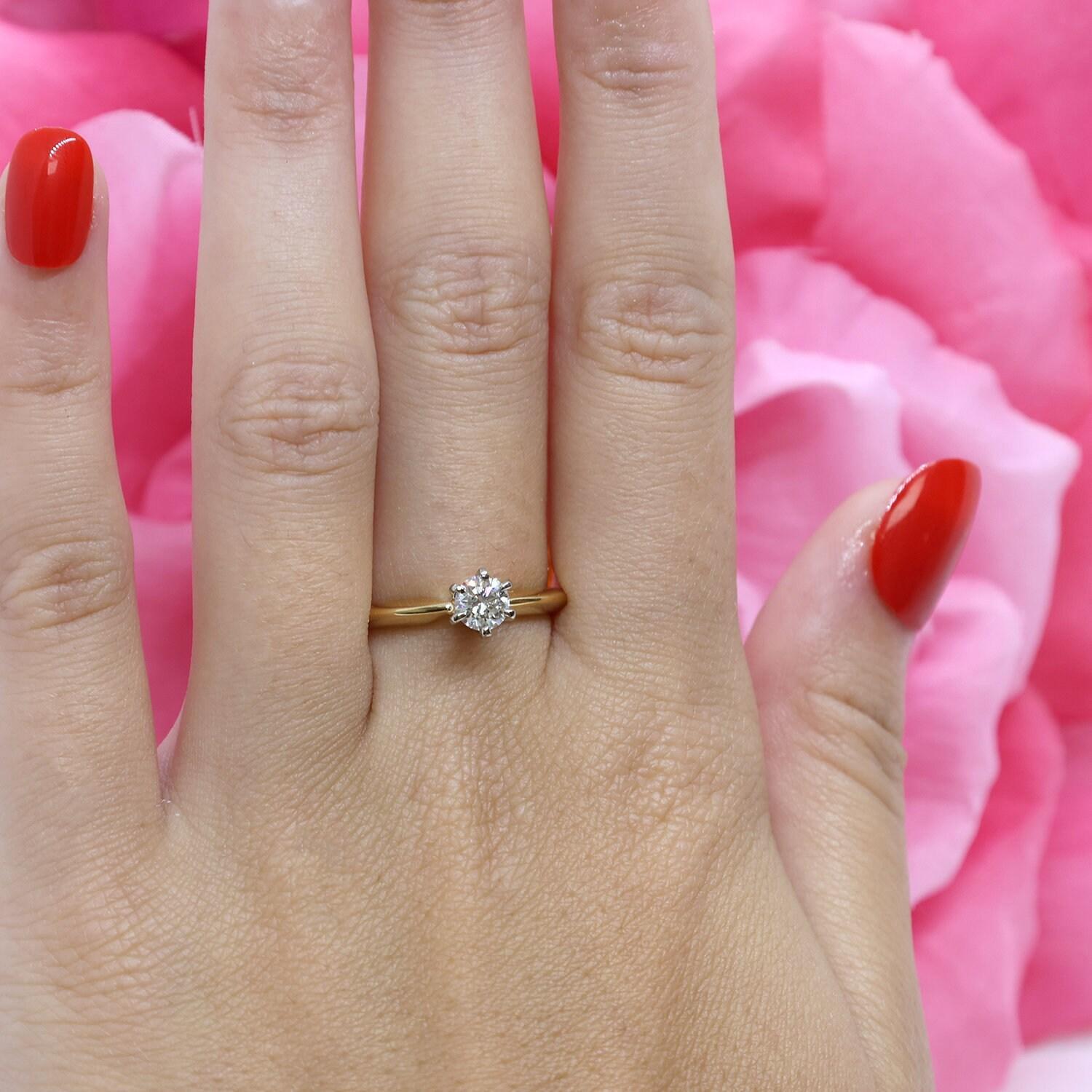 0.33 TW Solitaire Round Diamond Engagement Ring 18K Gold Size 7