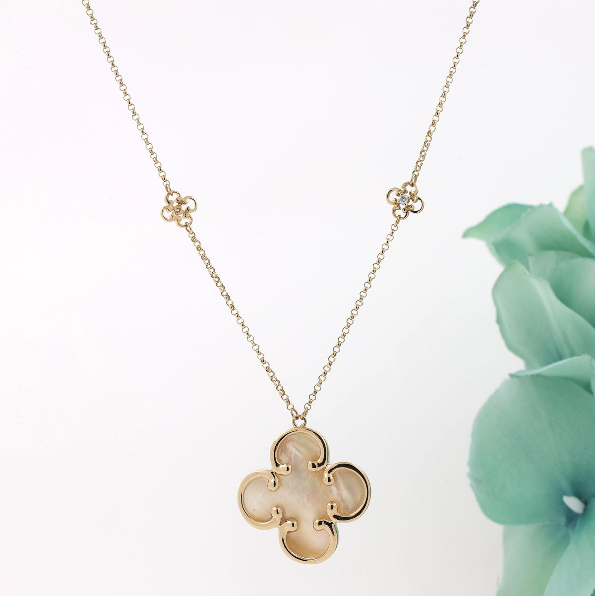 Mother of Pearl Diamond Lucky Clover Necklace 14K Yellow Gold 16.5" Estate