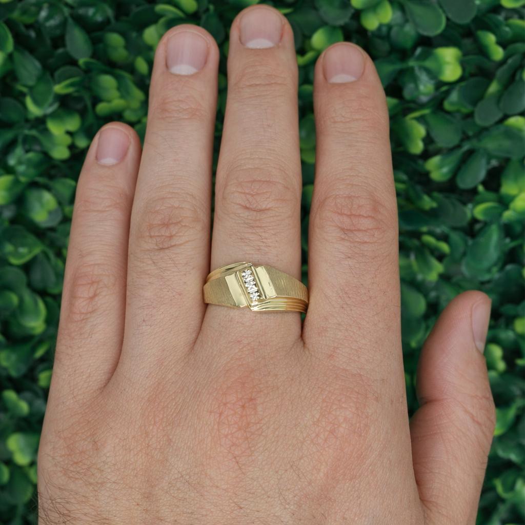 10K Yellow Gold Diamond Men's Ring Brushed Finish 0.05CTW Size 9.25 Estate