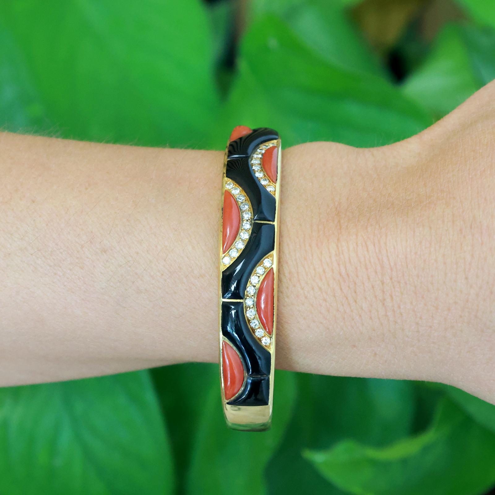 18K Yellow Gold Momo Coral Black Onyx Diamond Hinged Cuff Bangle Bracelet 6.5"