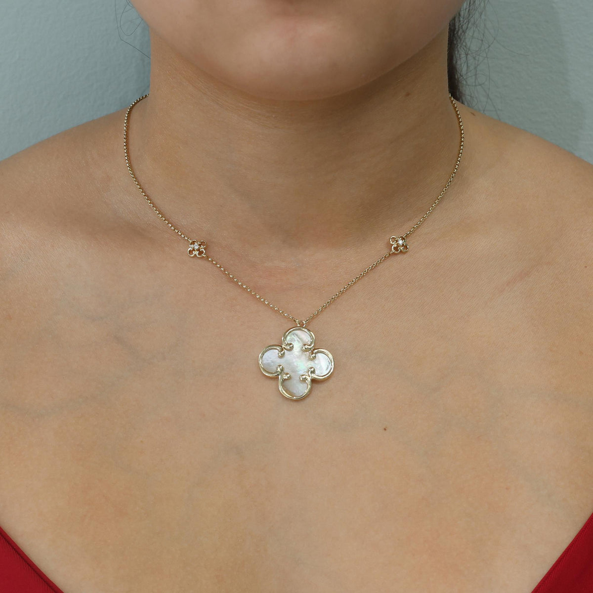Mother of Pearl Diamond Lucky Clover Necklace 14K Yellow Gold 16.5" Estate