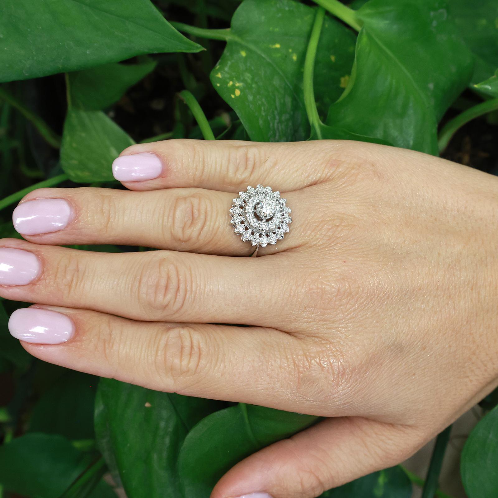 White Gold 0.91CTW Diamond Cluster Halo Ring 0.65CT Center Diamond Size 6.75