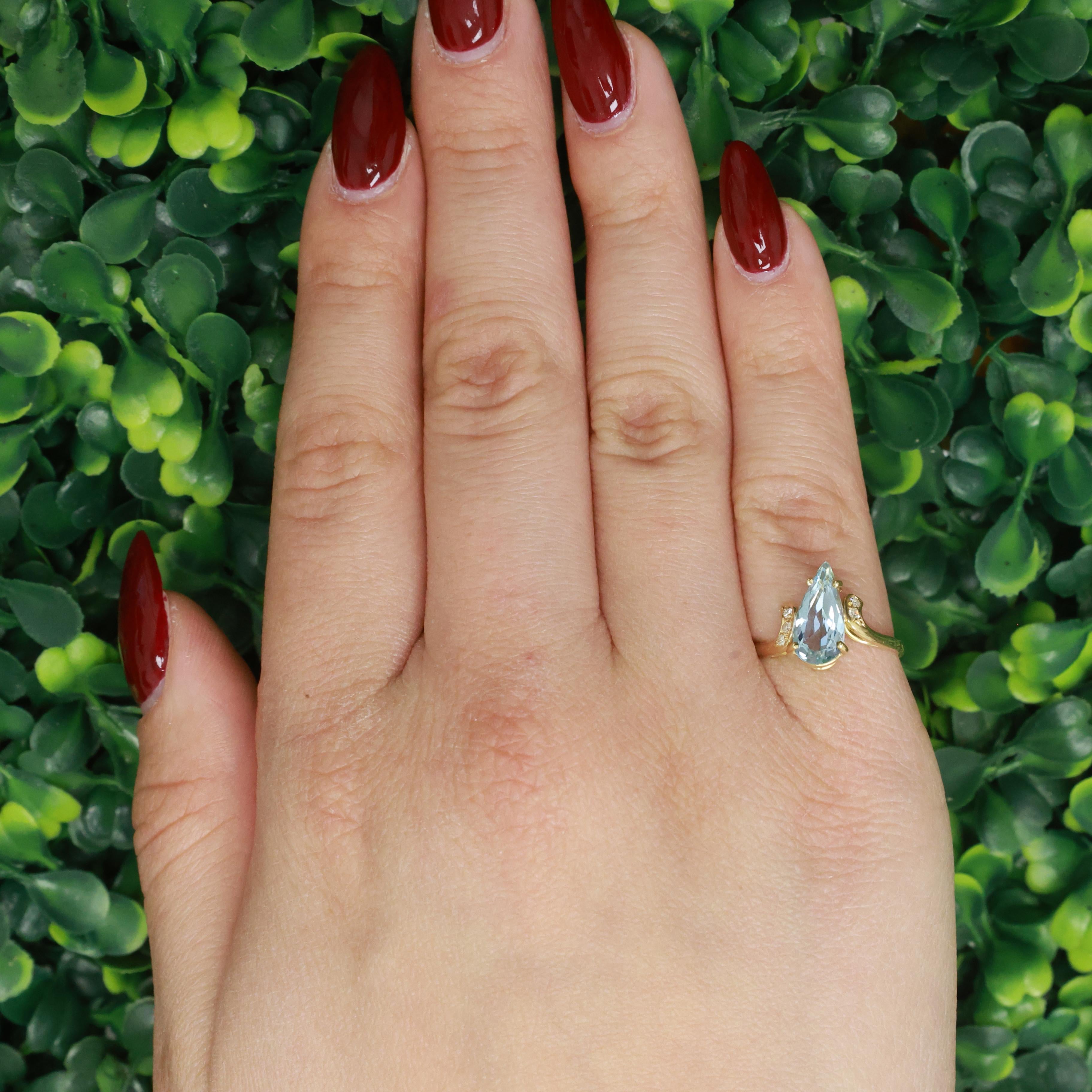 Pear Cut Aquamarine Solitaire Ring Diamond Accents 18K Yellow Gold Size 5.25