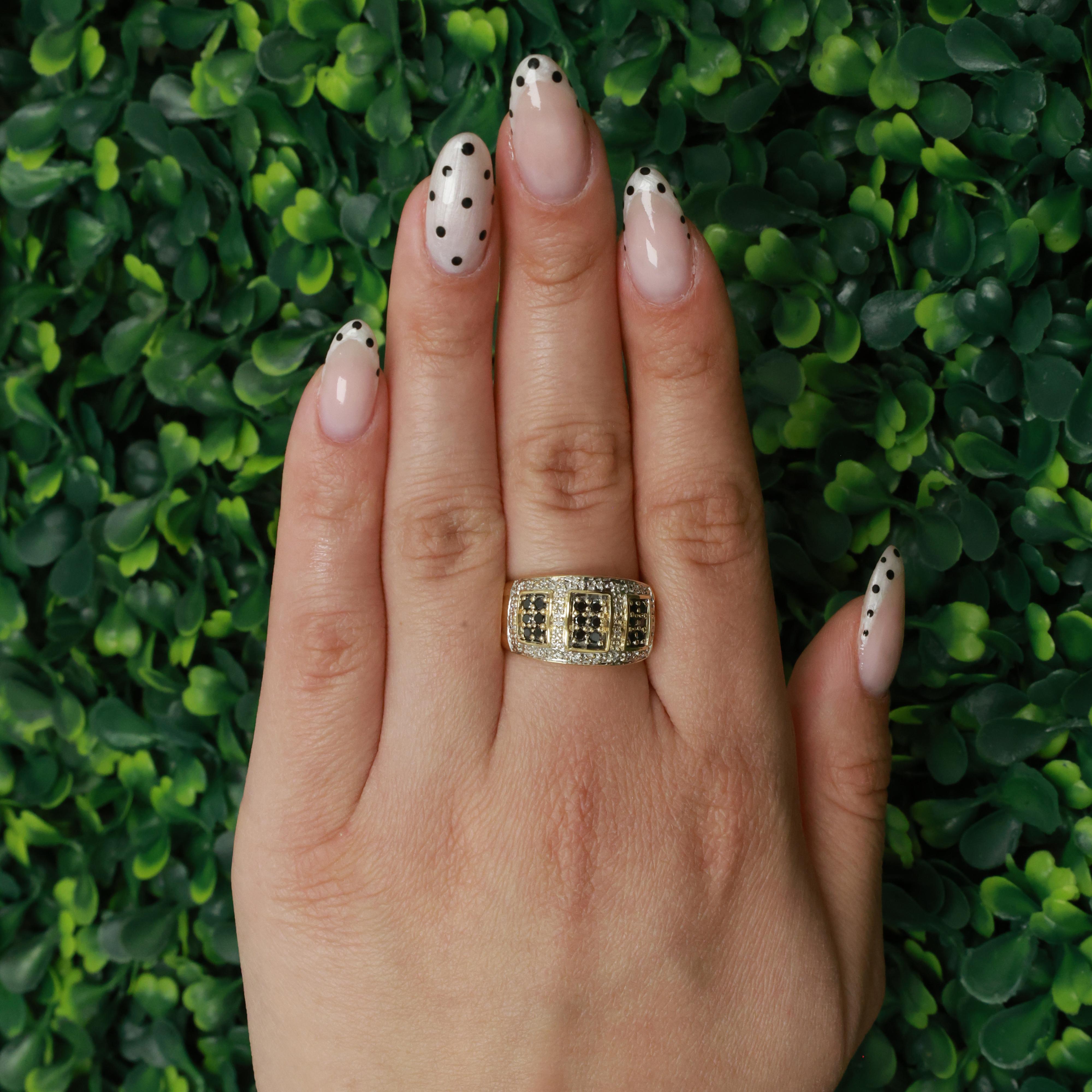 Black and White Diamond Wide Band Ring 18K Gold 0.66 TW Size 8.25 Ladies Estate