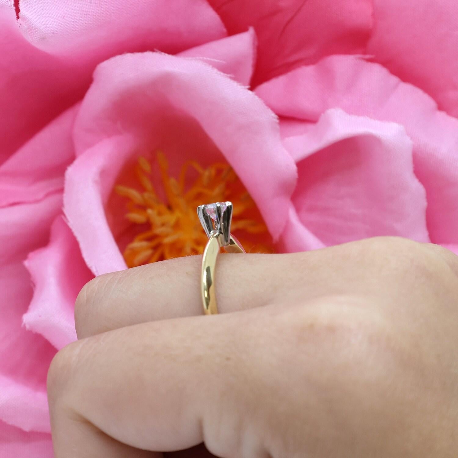 0.33 TW Solitaire Round Diamond Engagement Ring 18K Gold Size 7