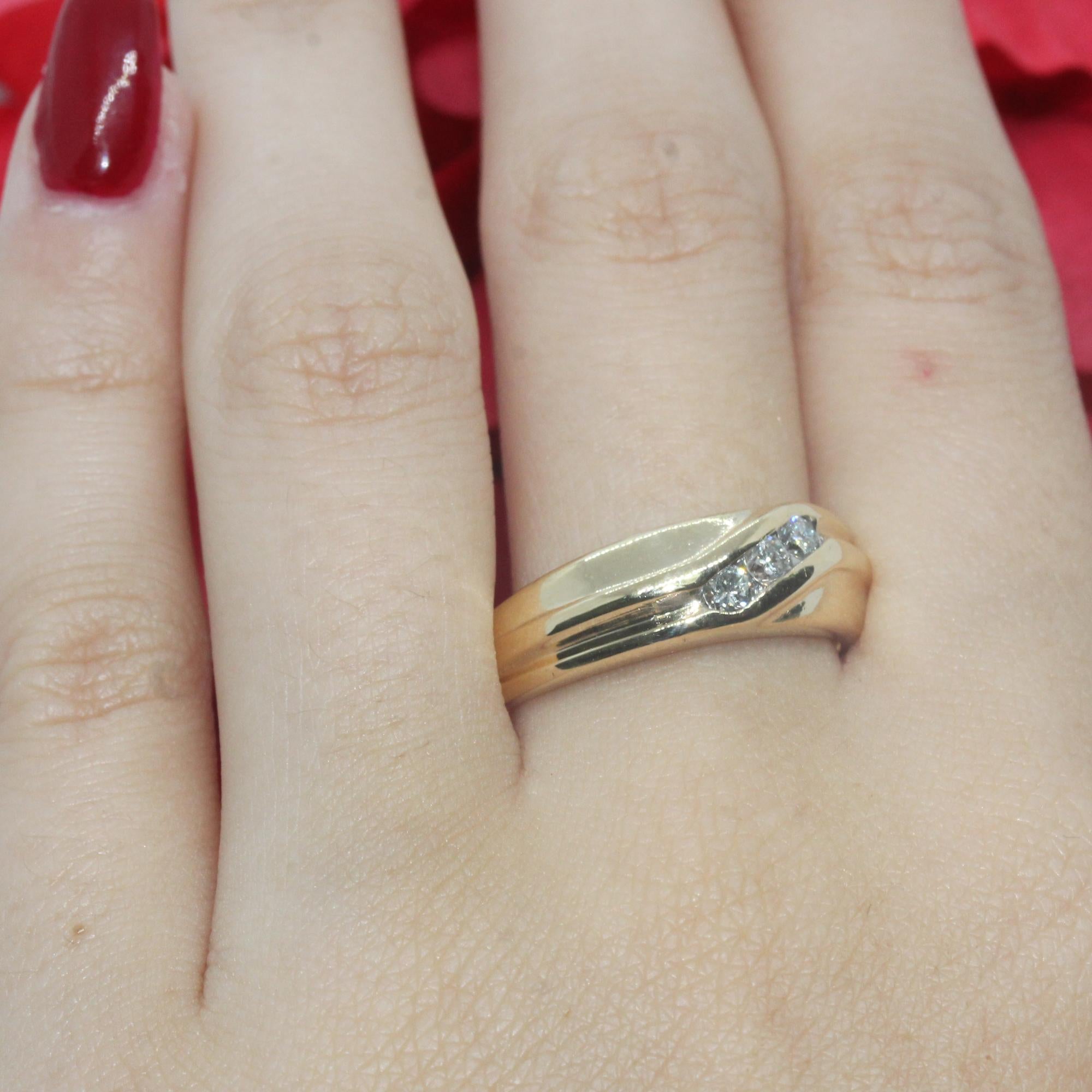 3-Stone Diamond Band Ring 14K Yellow Gold 0.33 TW Size 8 Unisex Estate