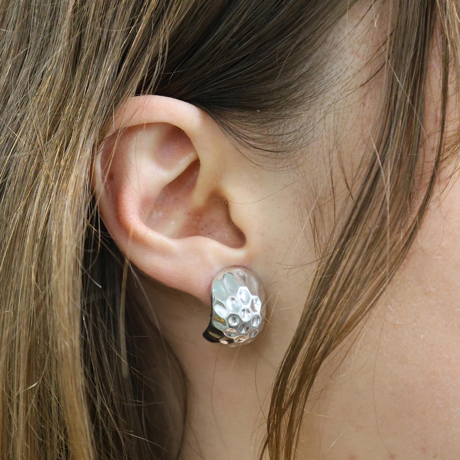 Half Hoop Hammered Earrings 18K White Gold Italy C-Shape Omega Back Estate 0.35"