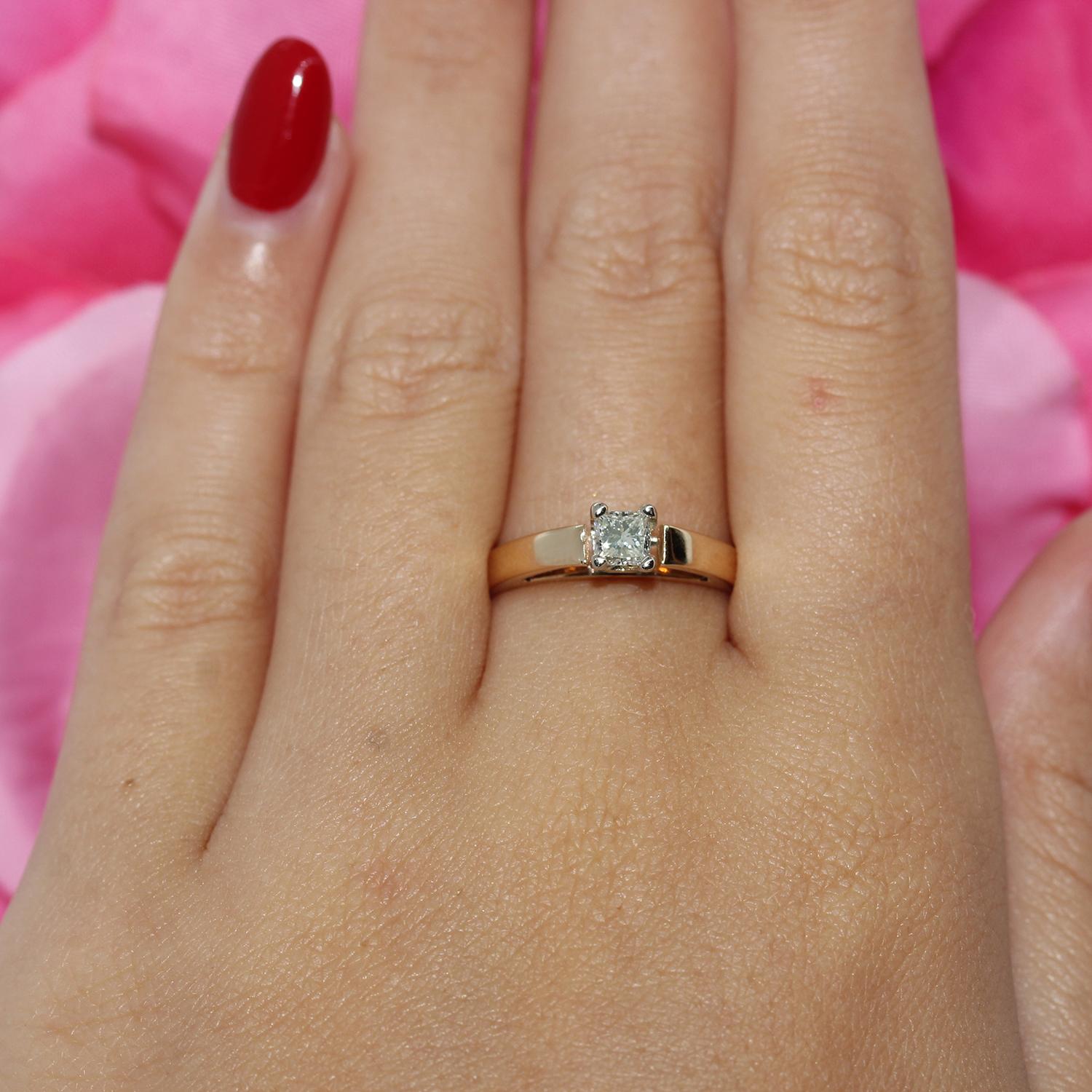 Solitaire Princess Cut Diamond Engagement Ring 14K Gold 0.30 CT Size 4.75 Ladies