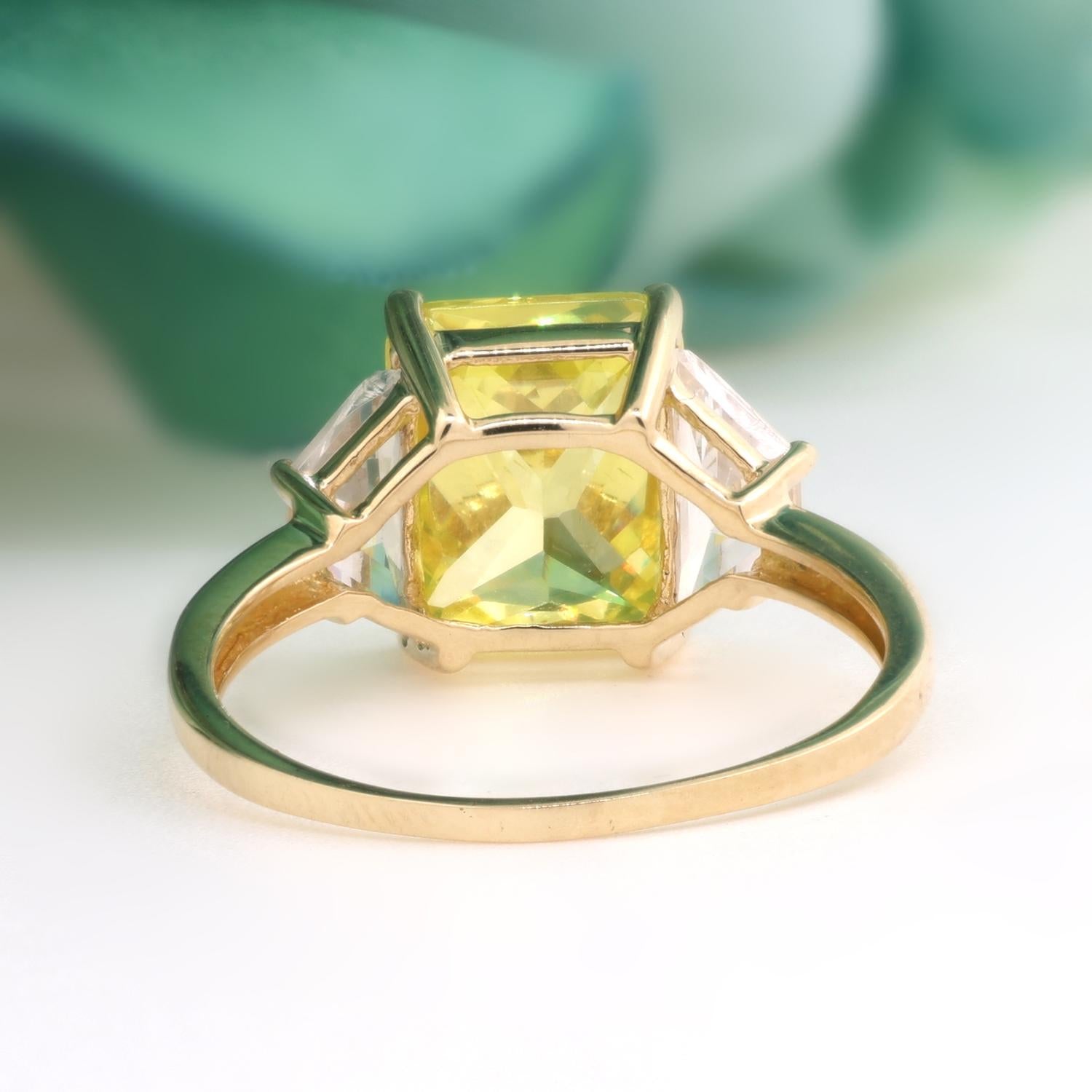 3-Stone Yellow White Cubic Zirconia Gemstone Ring 10K Yellow Gold Size 9.5