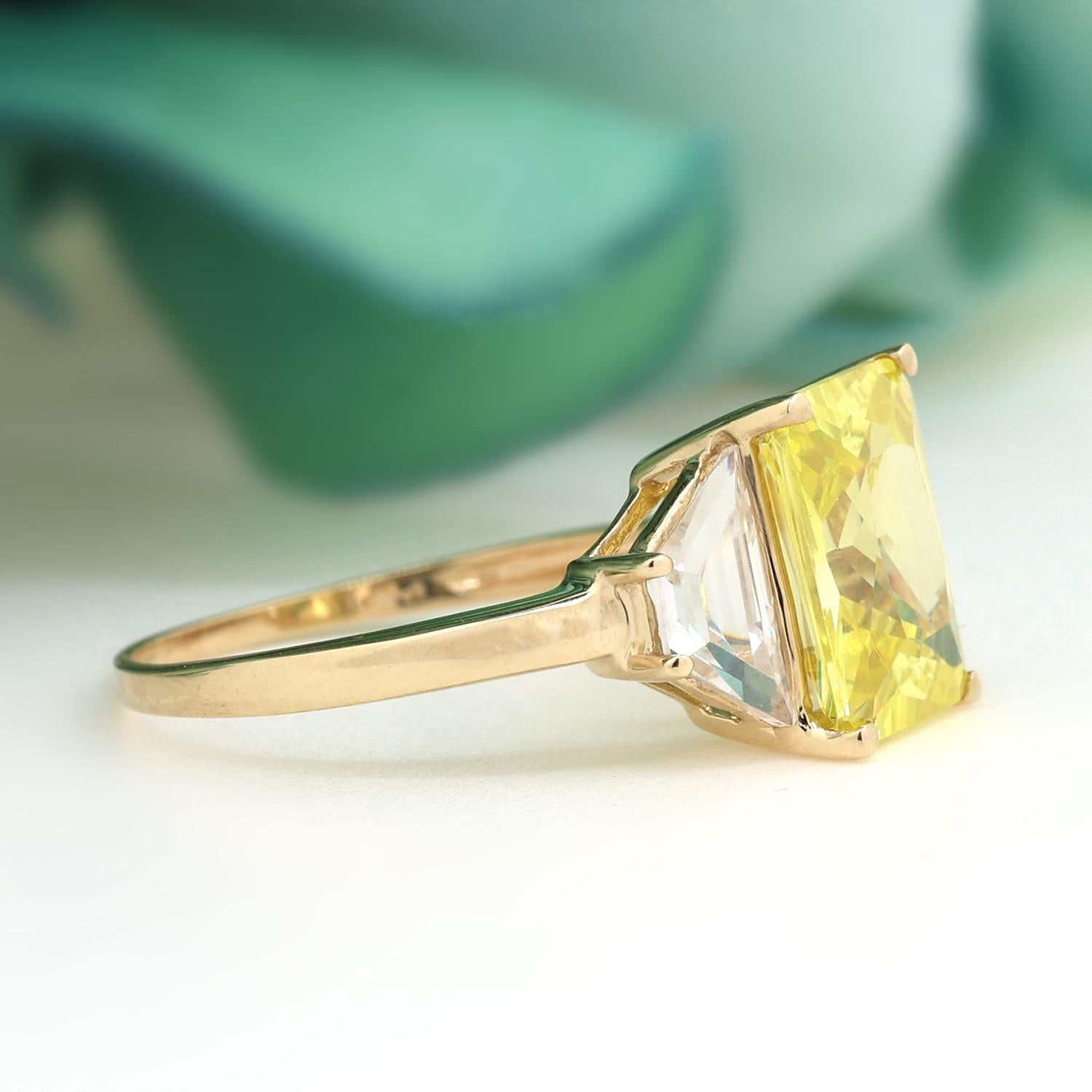 3-Stone Yellow White Cubic Zirconia Gemstone Ring 10K Yellow Gold Size 9.5