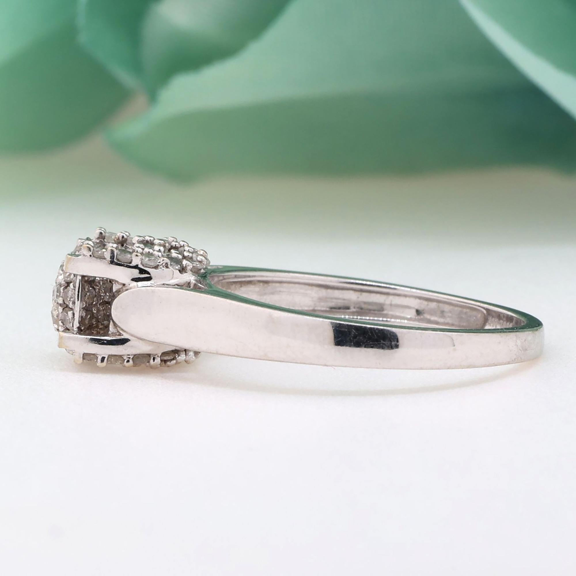 10K White Gold 0.50CTW Diamond Cluster Ring Size 7 Halo Estate Promise Ring