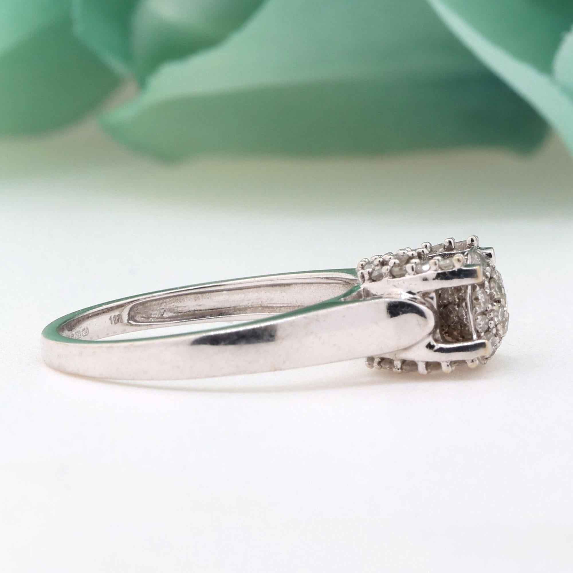 10K White Gold 0.50CTW Diamond Cluster Ring Size 7 Halo Estate Promise Ring