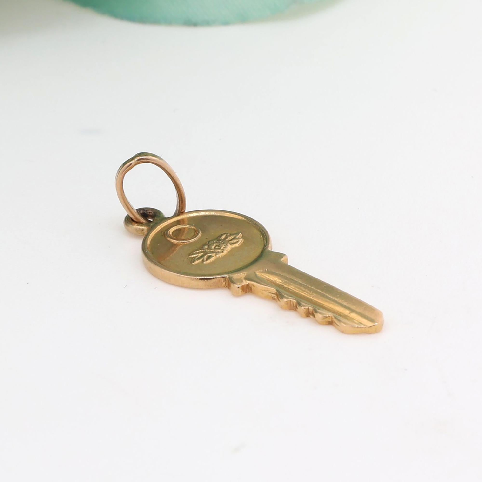 18K Yellow Gold Key Pendant Charm 1.15" Unisex Estate