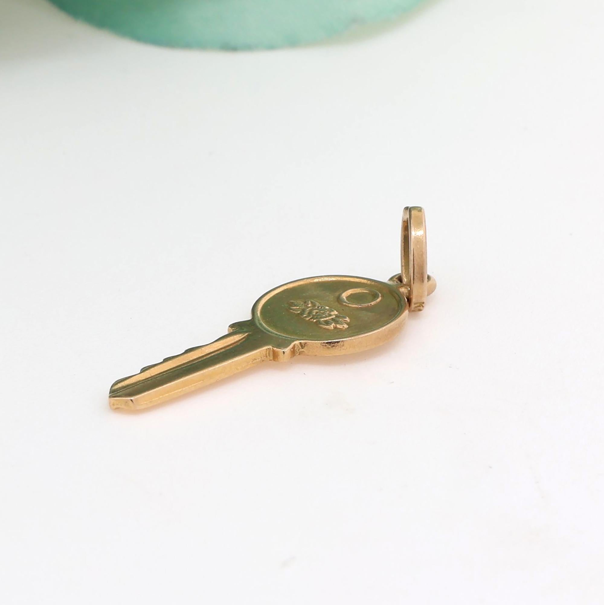 18K Yellow Gold Key Pendant Charm 1.15" Unisex Estate