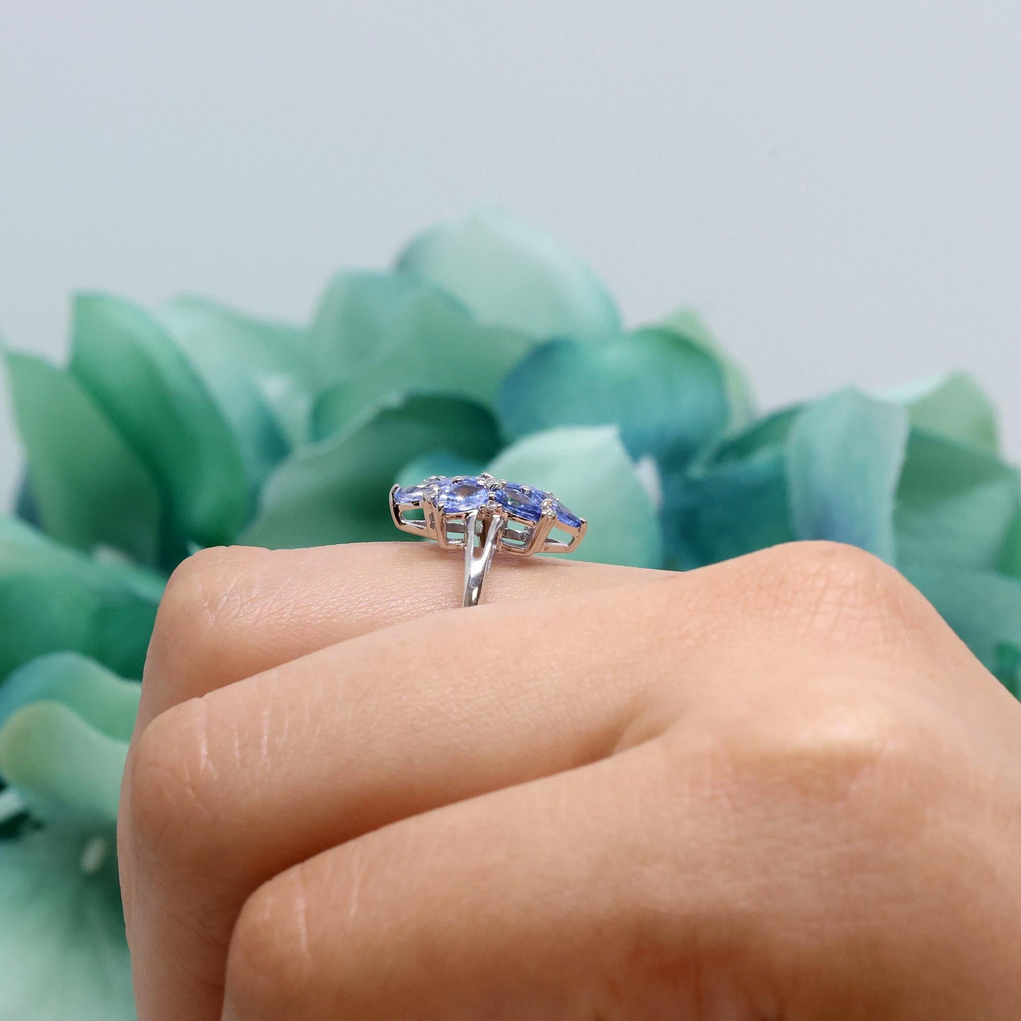 Ladies Pear Blue Topaz Floral Ring 10K White Gold 1.23 CTW Size 8 Estate