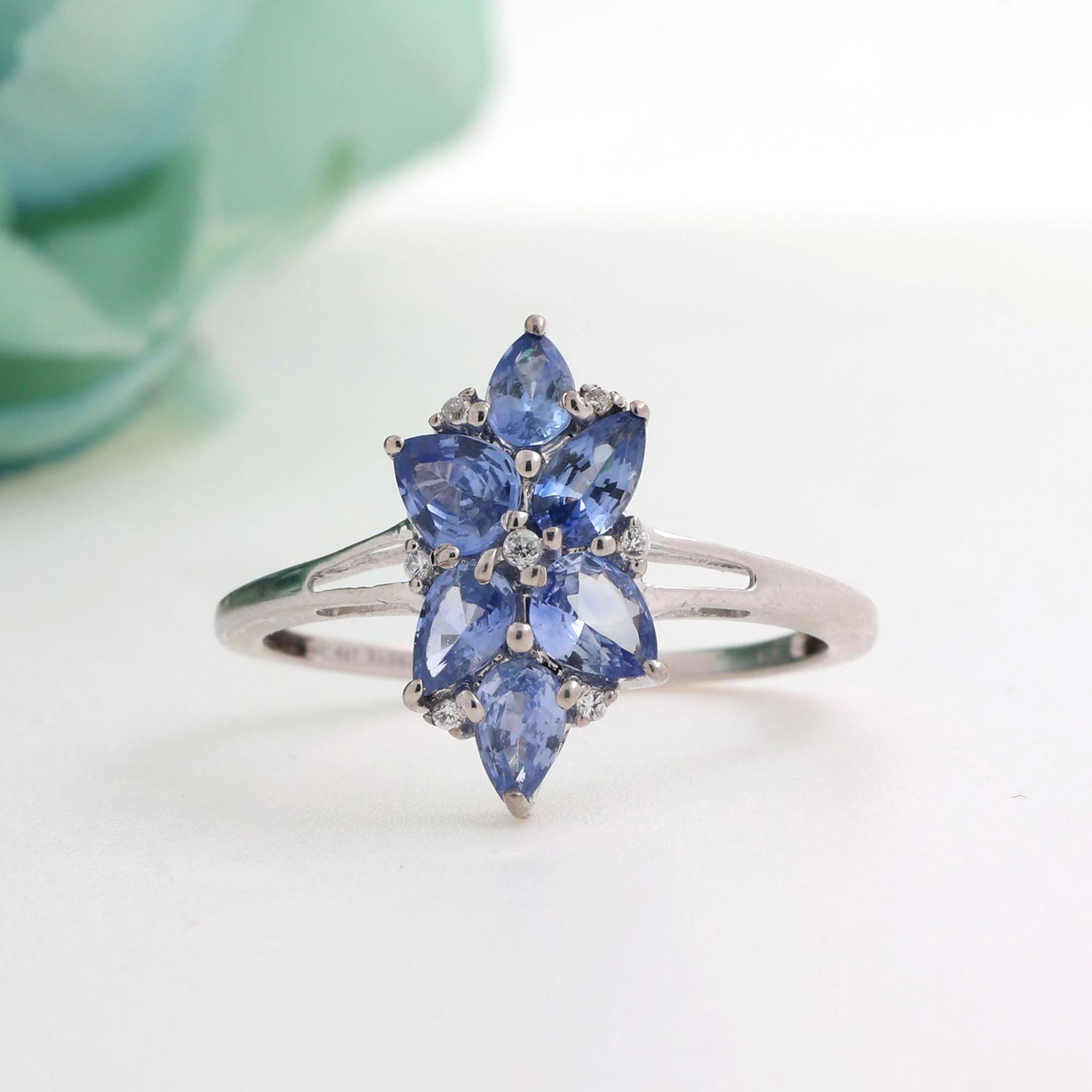 Ladies Pear Blue Topaz Floral Ring 10K White Gold 1.23 CTW Size 8 Estate