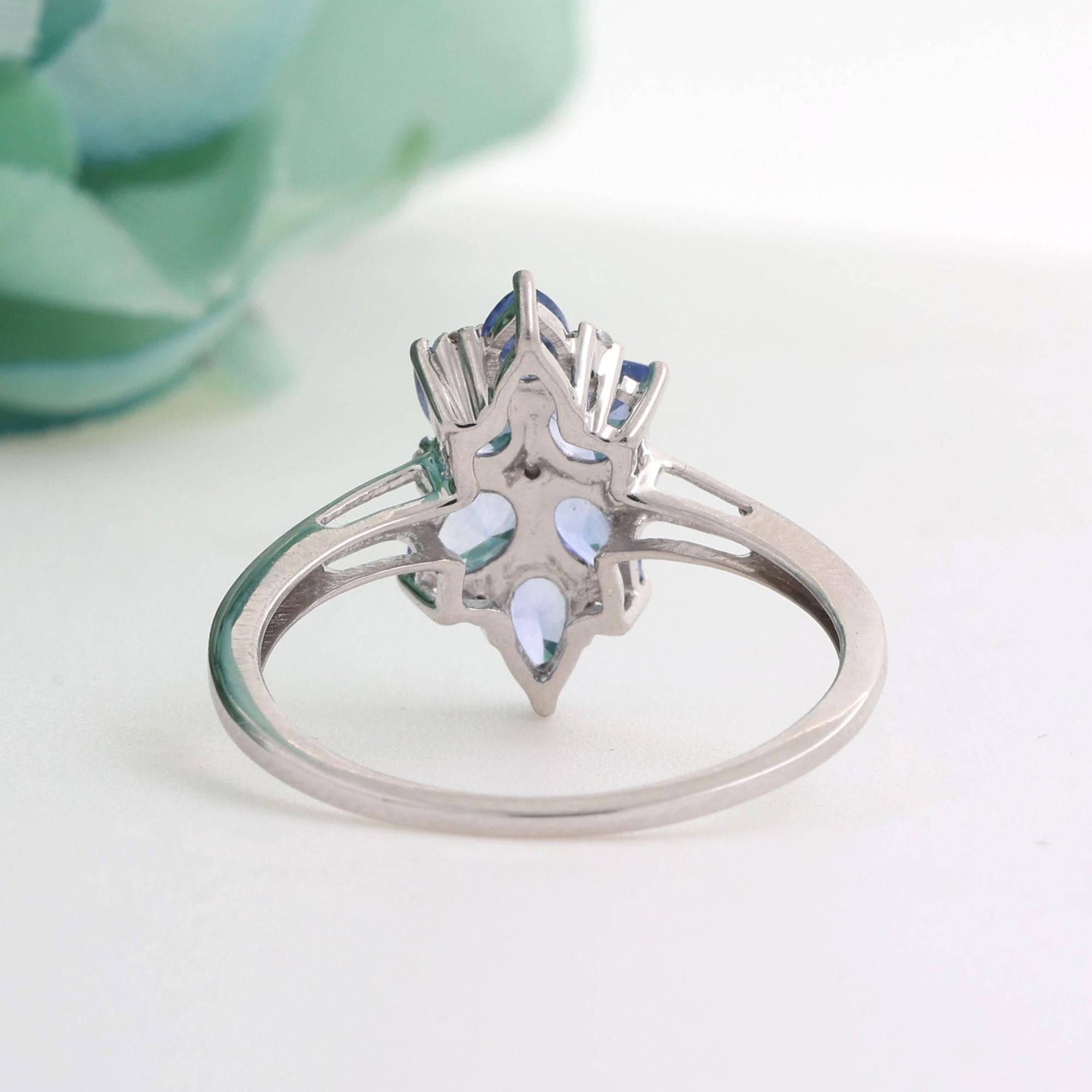 Ladies Pear Blue Topaz Floral Ring 10K White Gold 1.23 CTW Size 8 Estate