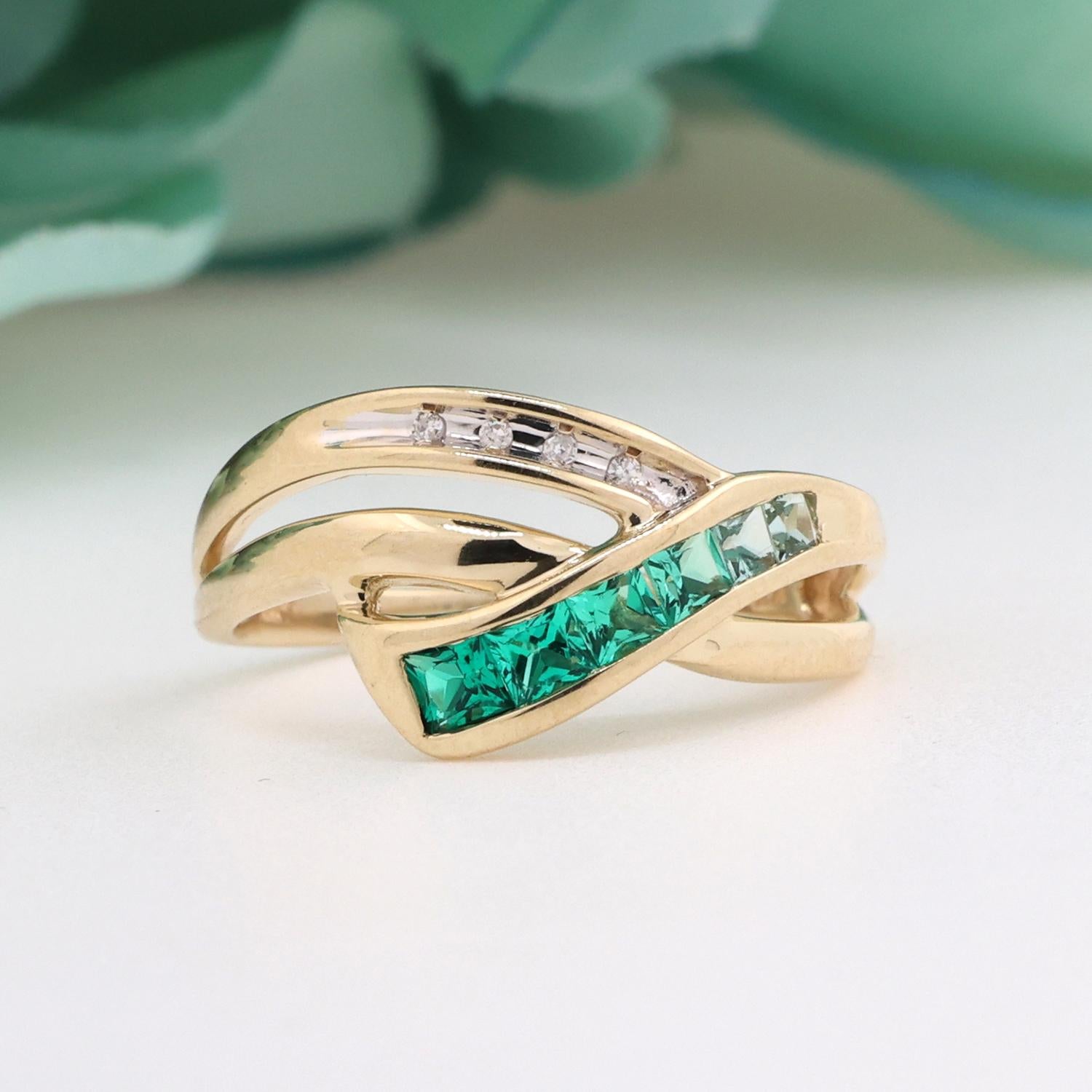 Emerald Diamond Cocktail Swirl Ring 10K Gold 0.31 CTW Size 7 Estate