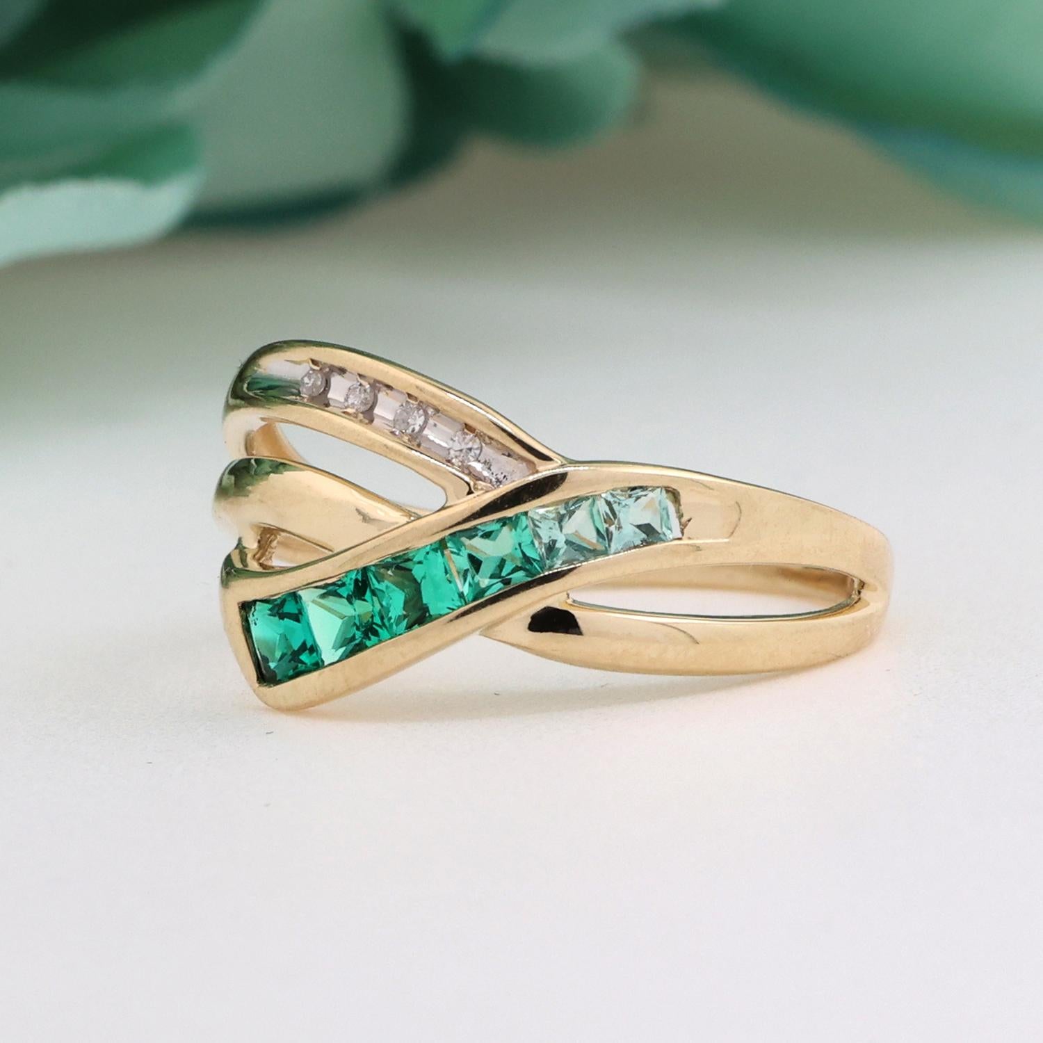 Emerald Diamond Cocktail Swirl Ring 10K Gold 0.31 CTW Size 7 Estate