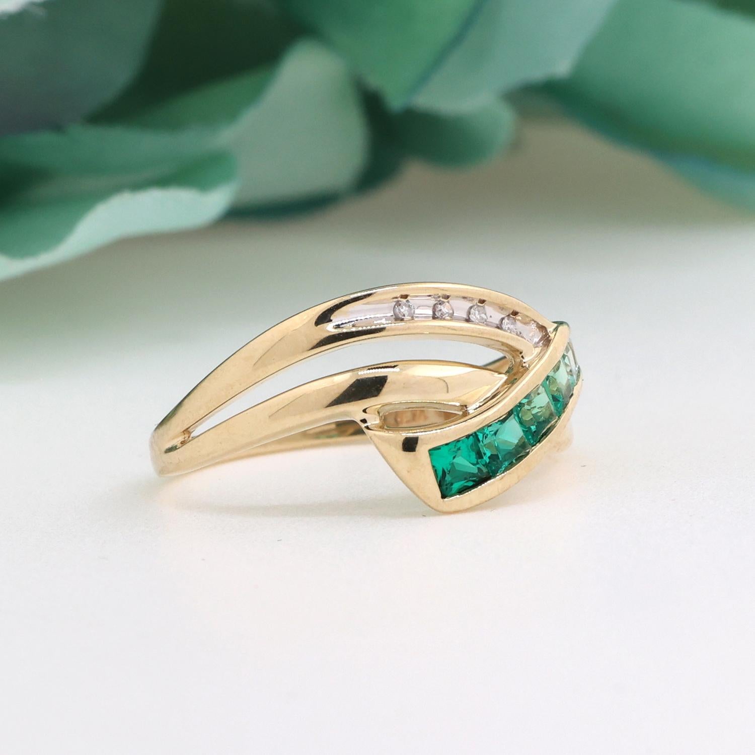 Emerald Diamond Cocktail Swirl Ring 10K Gold 0.31 CTW Size 7 Estate