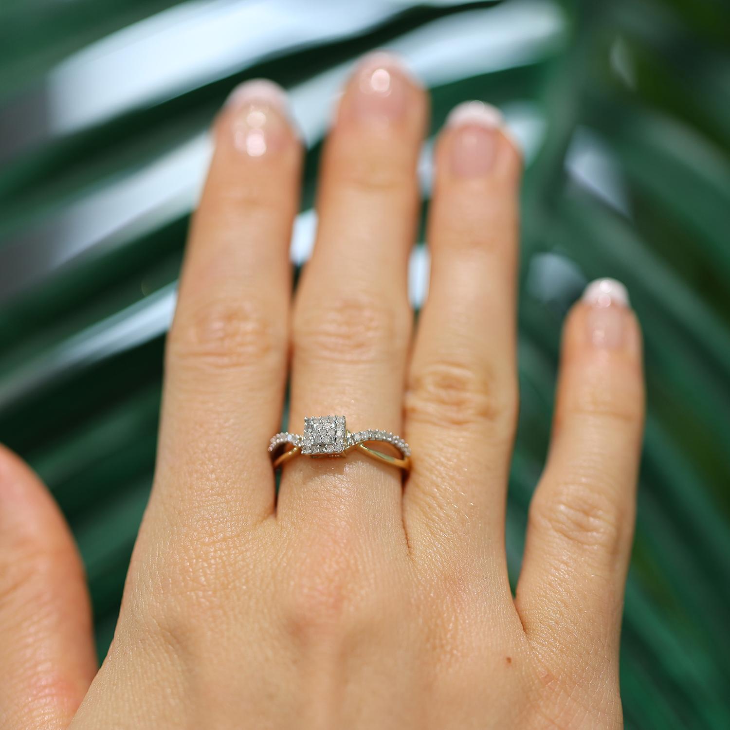 10K Two Tone Gold 0.30CTW Diamond Cluster Halo Promise Ring Size 7 Estate