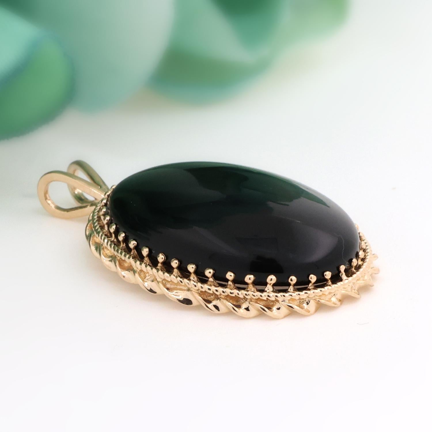 Oval Black Onyx Pendant 14K Yellow Gold Twisted Frame Ladies Estate 1.37"