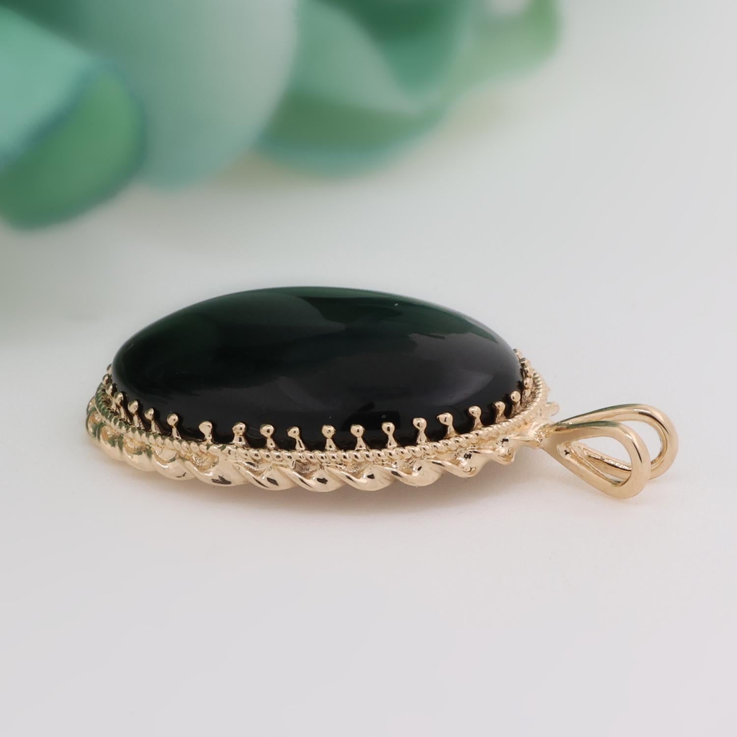 Oval Black Onyx Pendant 14K Yellow Gold Twisted Frame Ladies Estate 1.37"