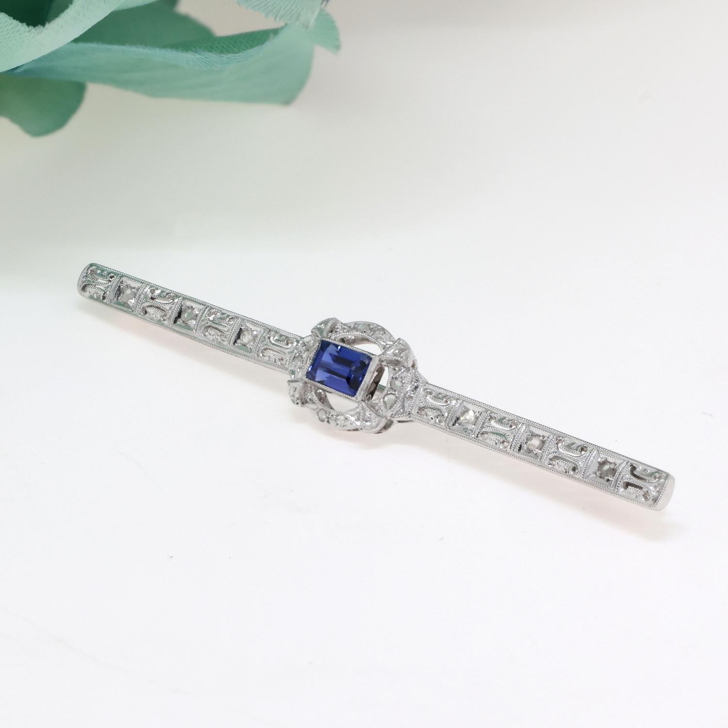 Art Deco 0.46 TW Diamonds And Sapphire Filigree Brooch Pin 18K White Gold