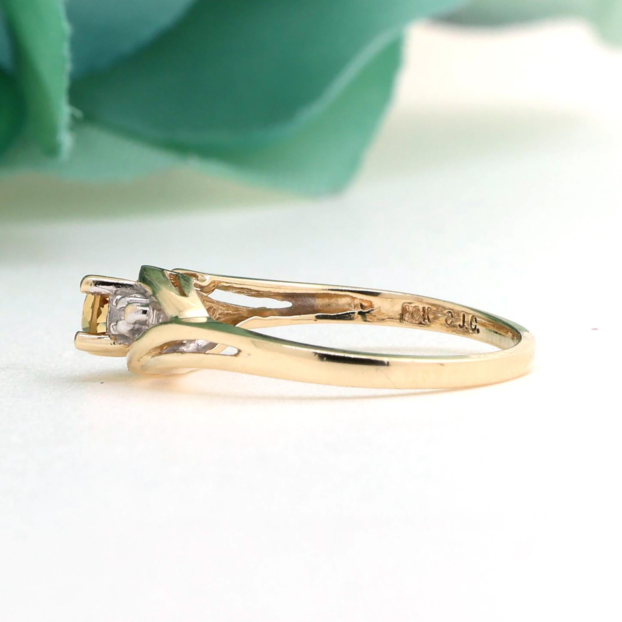 Citrine Diamond Cocktail Ring 10K Gold 0.18 TW Size 6.5 Ladies