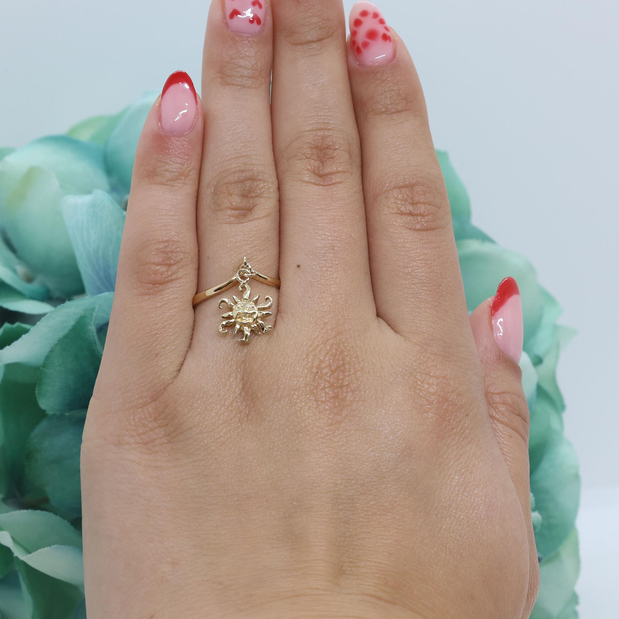 Sun Charm Band Ring 14K Yellow Gold Size 7.75