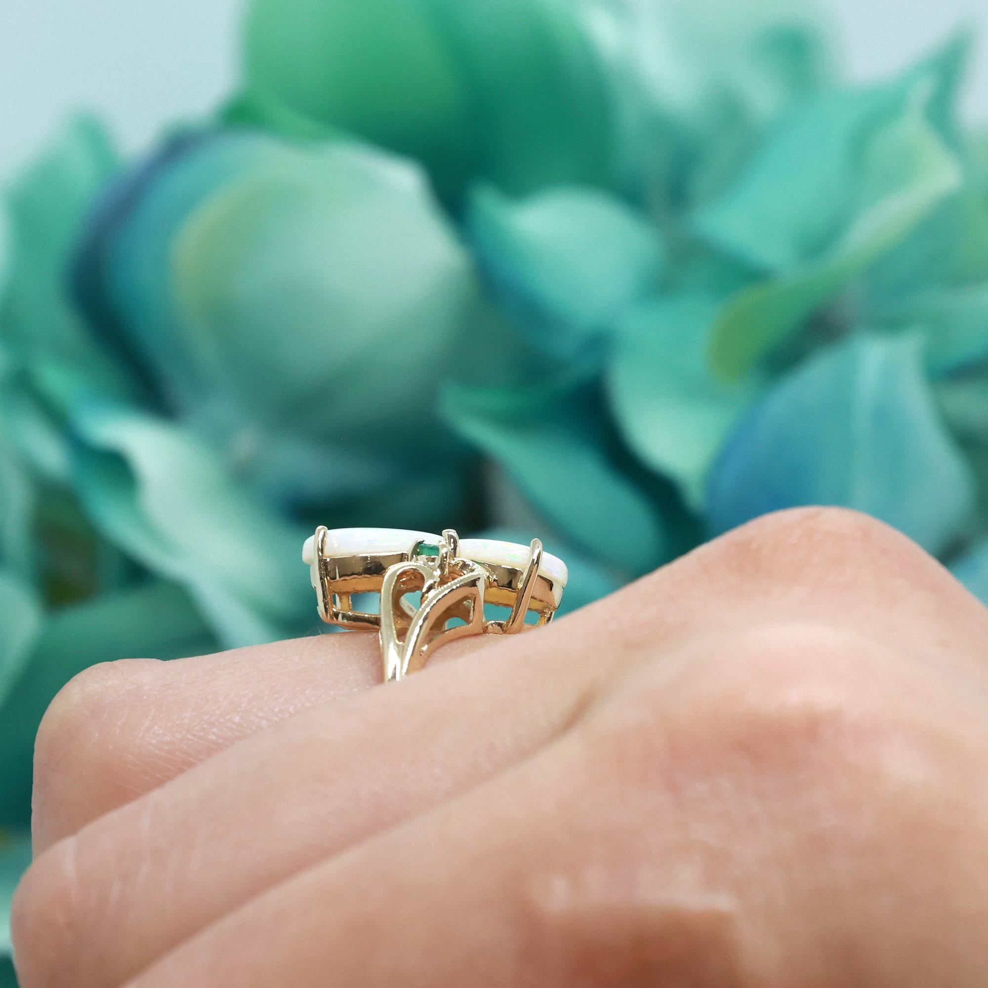 White Opal Emerald Gemstone Cocktail Ring 10K Yellow Gold 2.06 CTW SZ 6.5 Estate