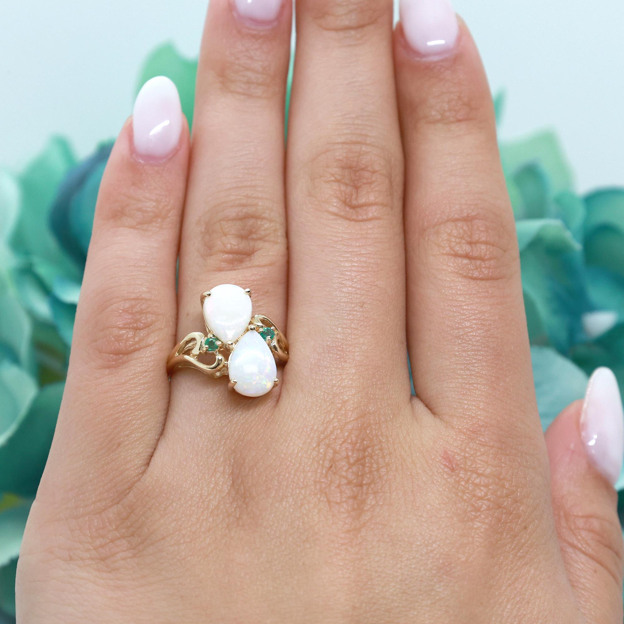 White Opal Emerald Gemstone Cocktail Ring 10K Yellow Gold 2.06 CTW SZ 6.5 Estate