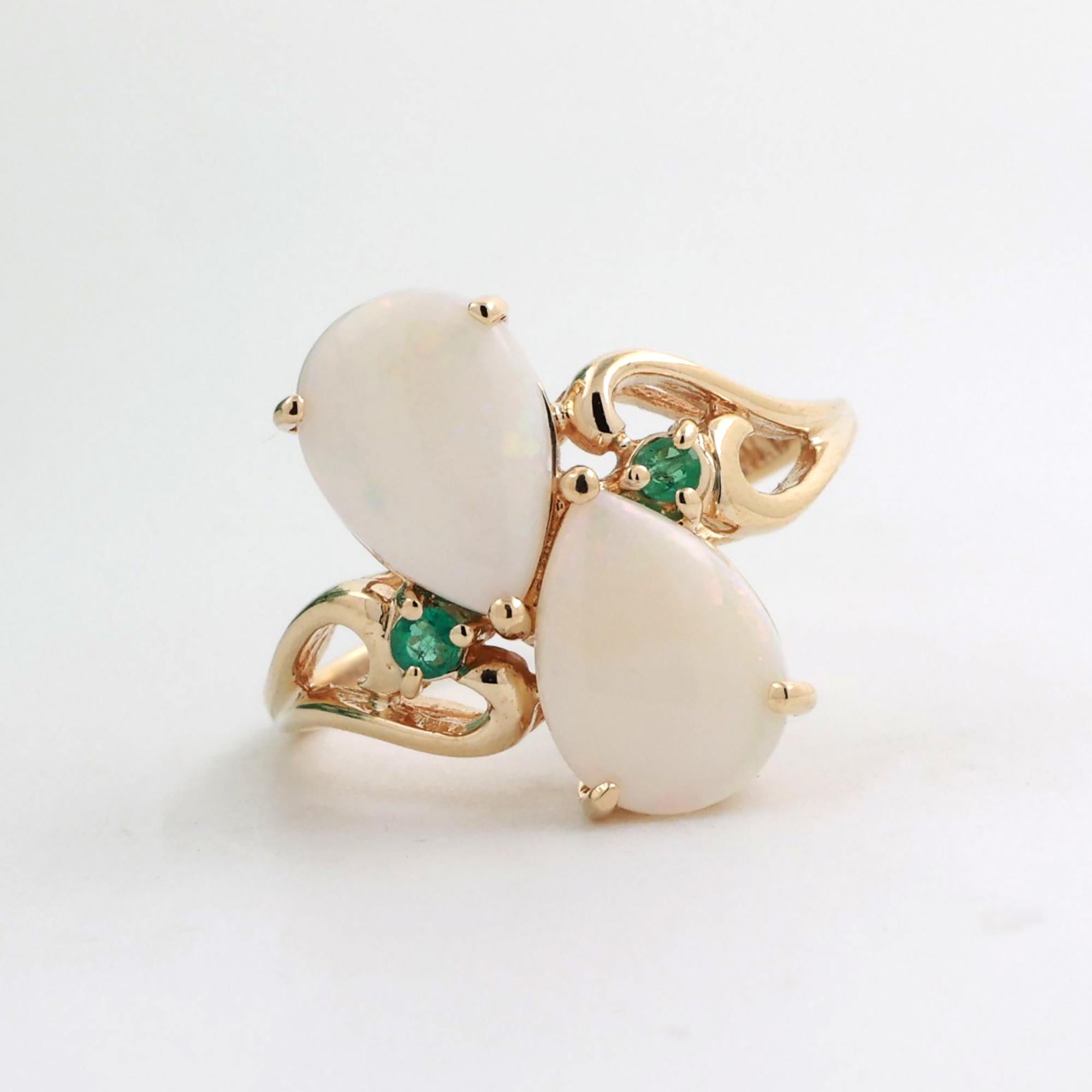 White Opal Emerald Gemstone Cocktail Ring 10K Yellow Gold 2.06 CTW SZ 6.5 Estate