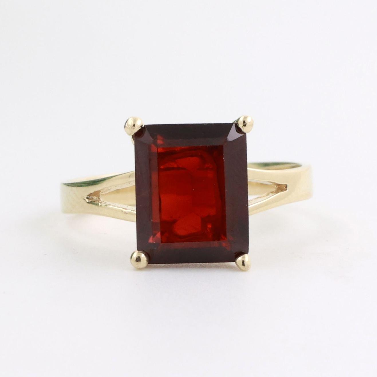 BADAVICI Pyrope Garnet Gemstone Ring 10K Yellow Gold 3.89 CT Emerald Cut Size 7