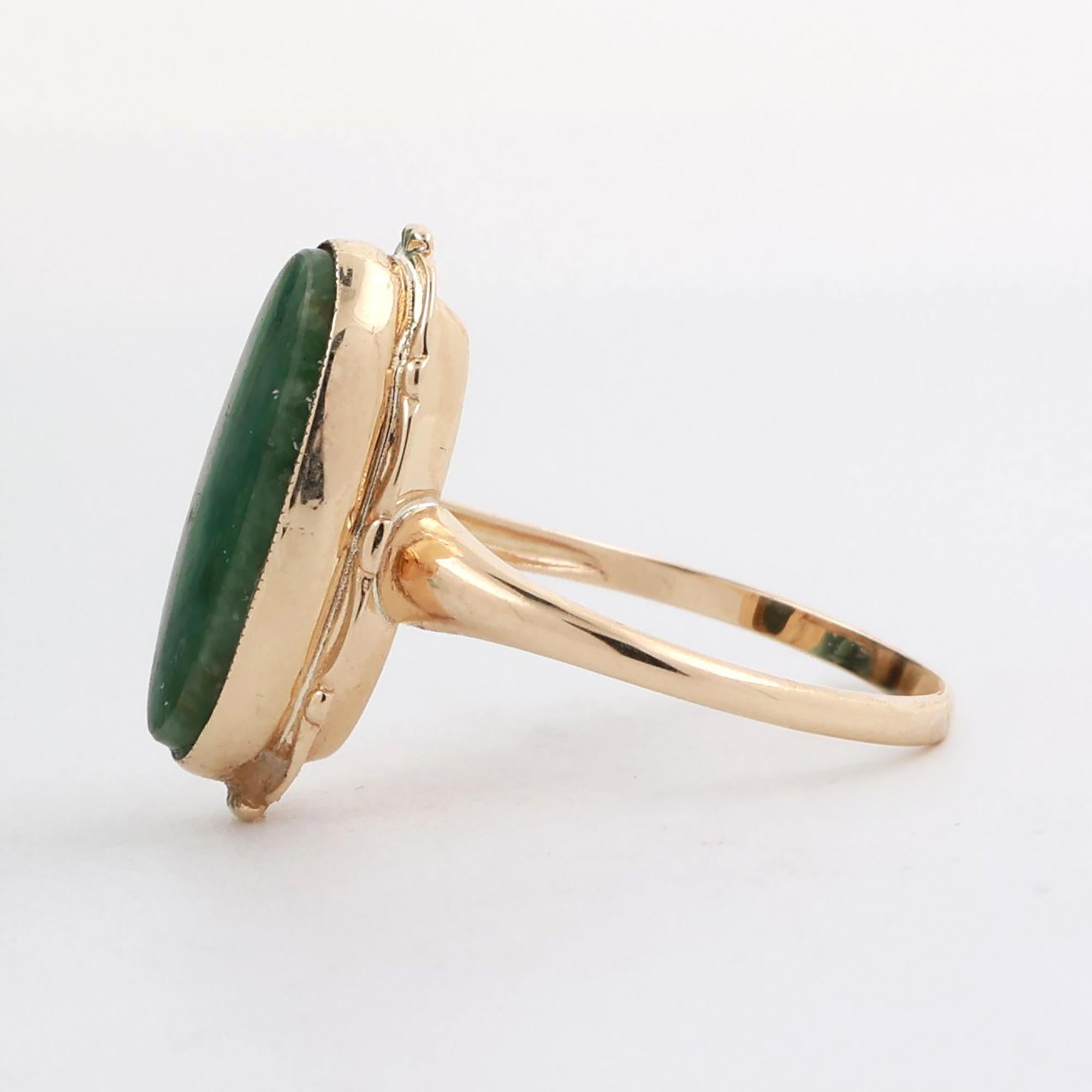 Oval Jadeite Gemstone Solitaire Ring 10K Yellow Gold SZ 6 Vintage Ladies Estate