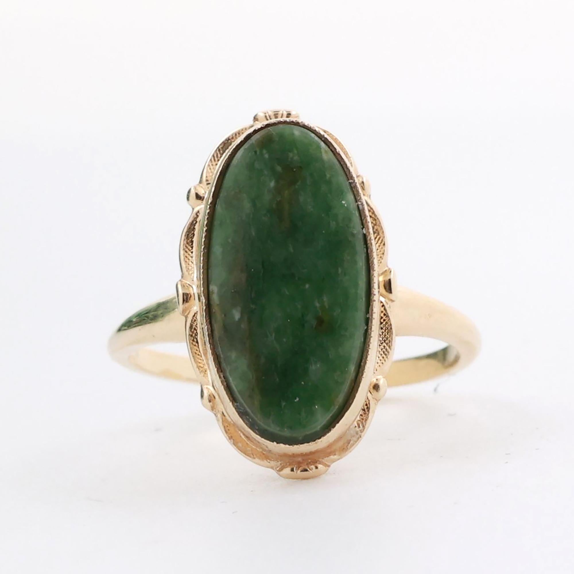 Oval Jadeite Gemstone Solitaire Ring 10K Yellow Gold SZ 6 Vintage Ladies Estate