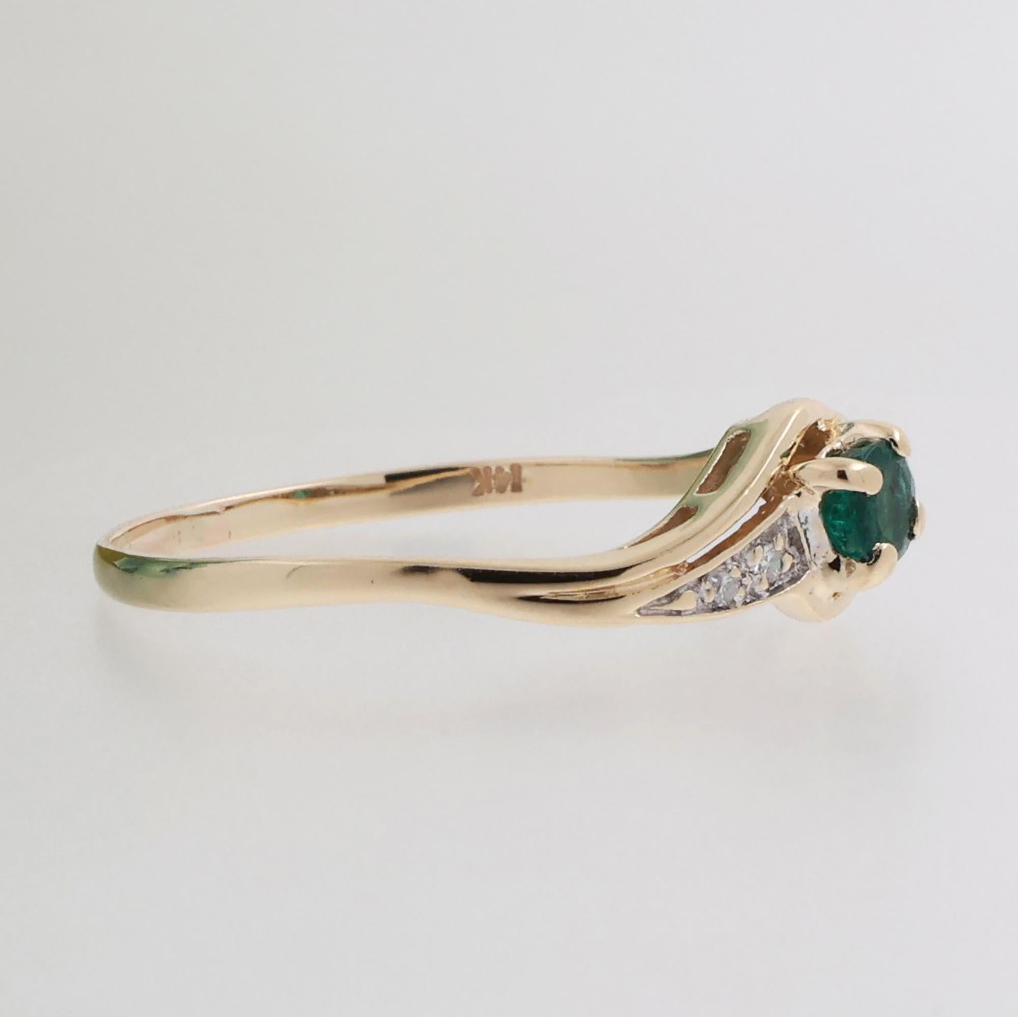 Solitaire Emerald Diamond Swirl Ring 14K Yellow Gold 0.19 CTW Size 7.75 Estate