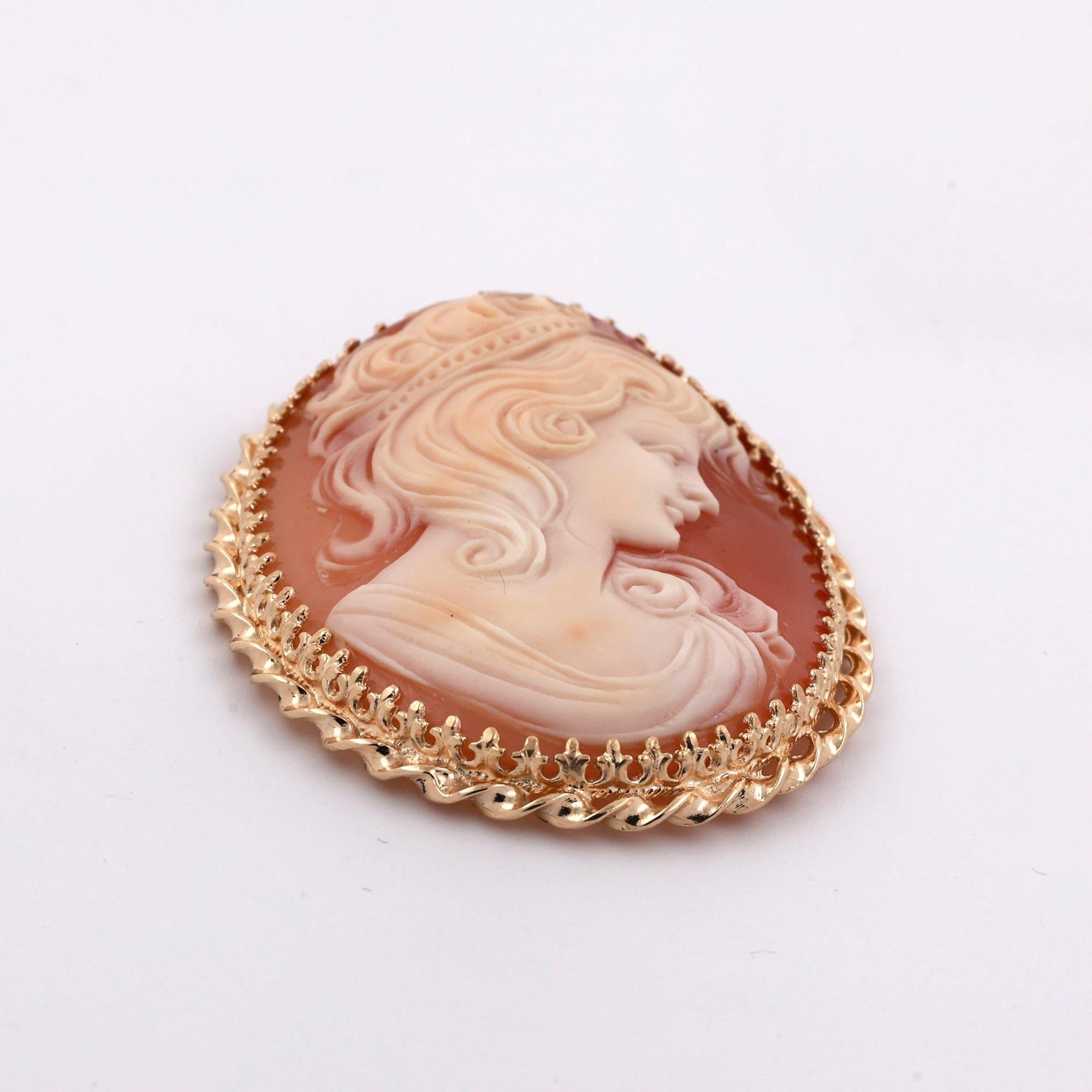 Cameo Pendant 14K Yellow Gold Twisted Frame Ladies Vintage Estate 2.30"