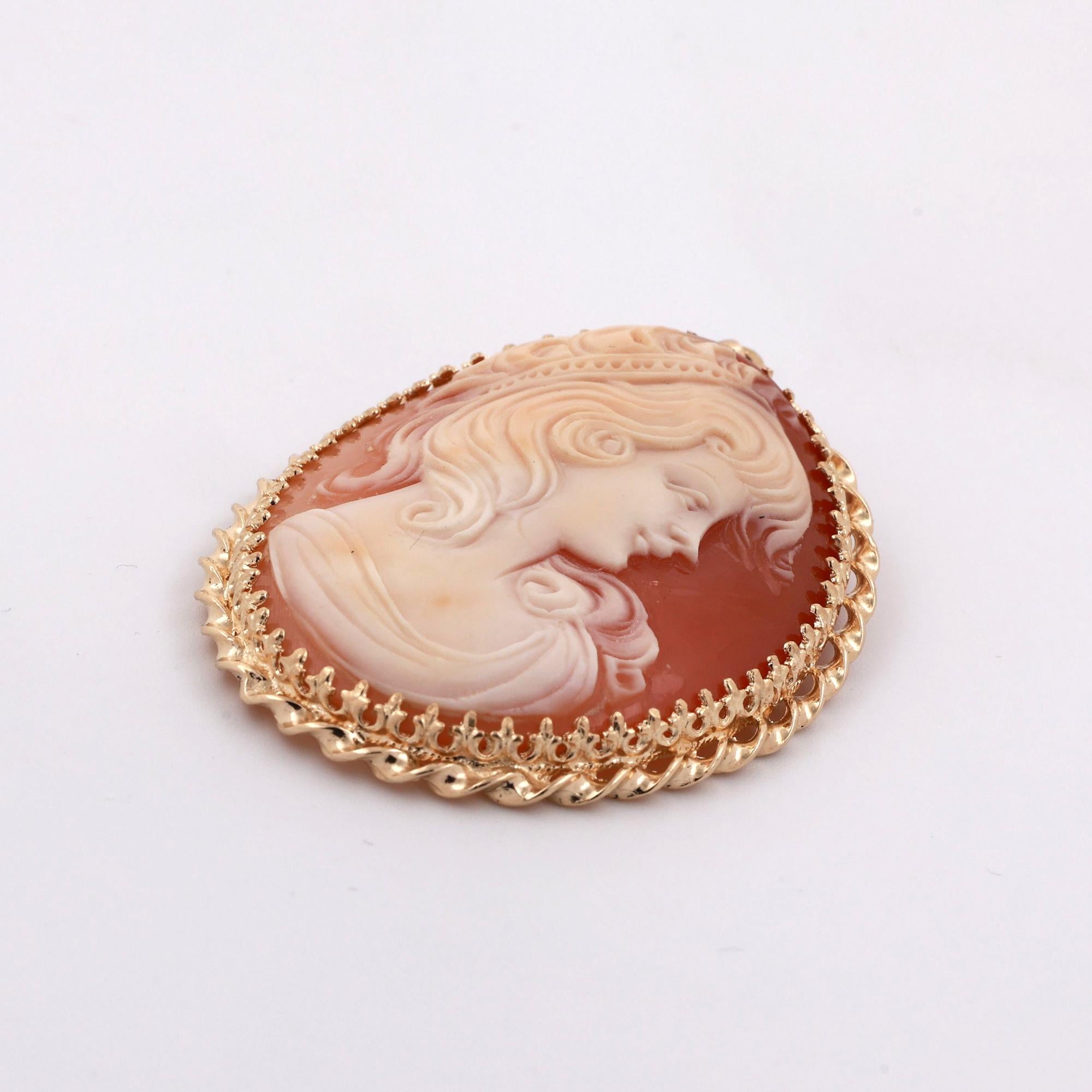 Cameo Pendant 14K Yellow Gold Twisted Frame Ladies Vintage Estate 2.30"