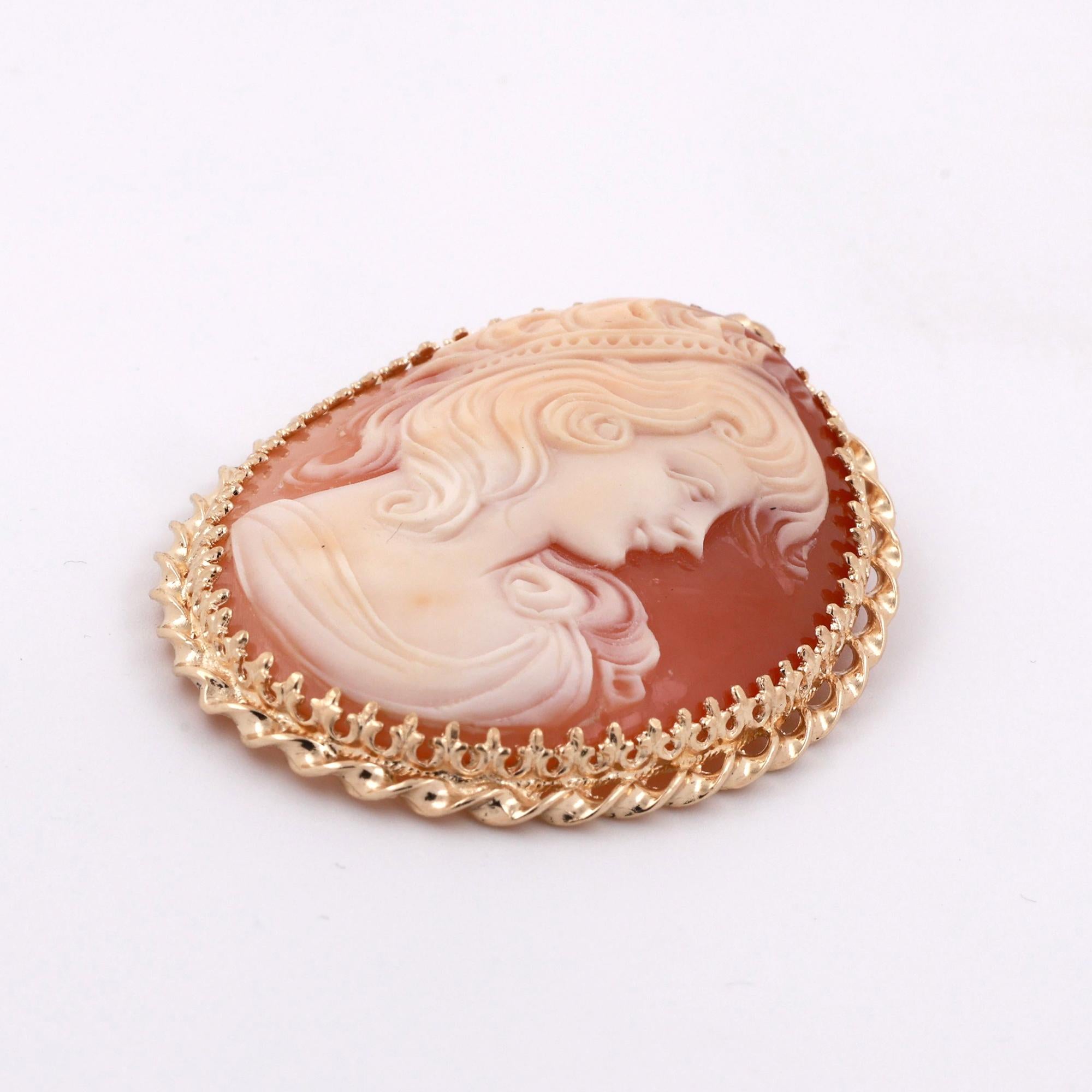 Cameo Pendant 14K Yellow Gold Twisted Frame Ladies Vintage Estate 2.30"