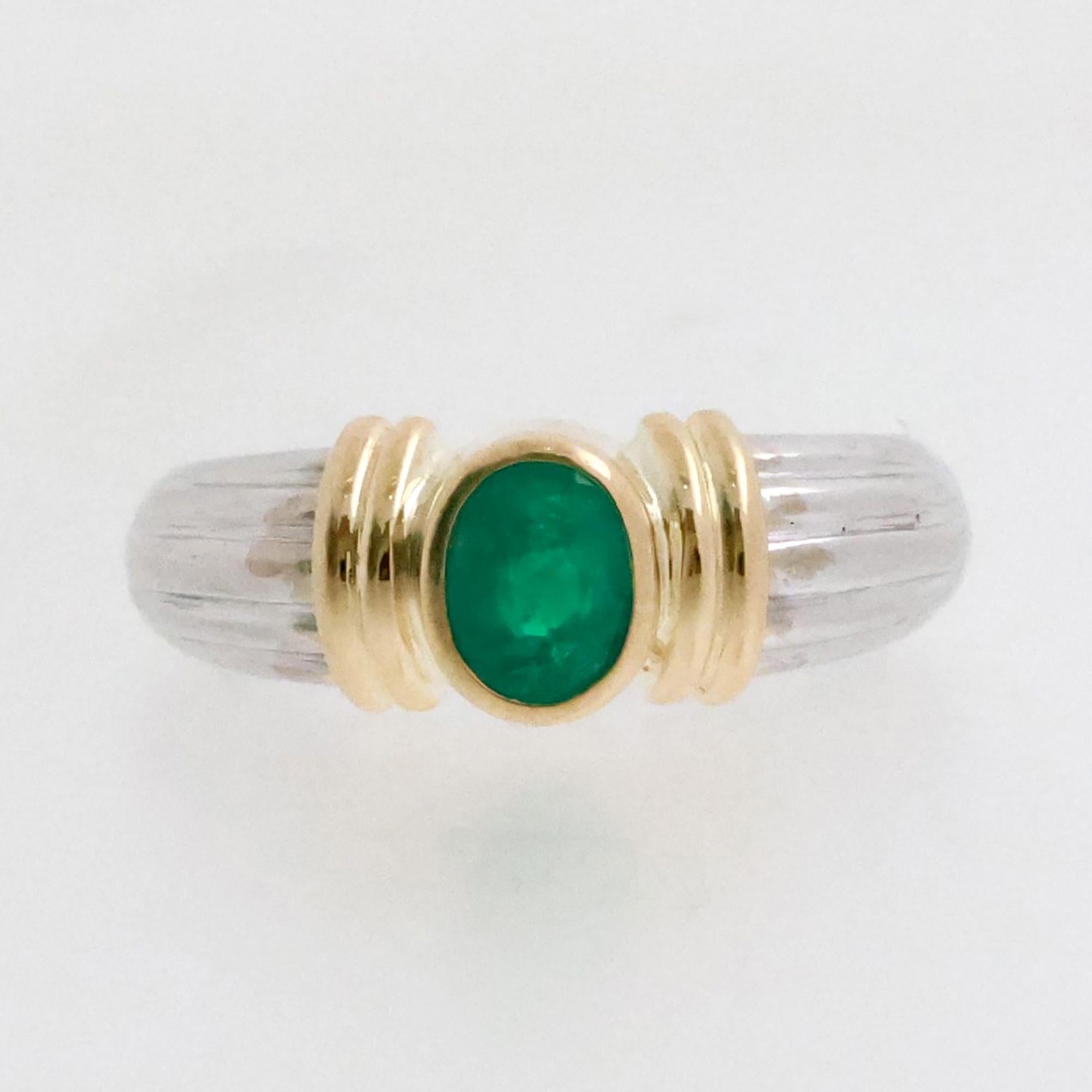 Oval Cut Emerald Solitaire Band Ring 18K Gold 0.50 CT Size 6.75 Estate