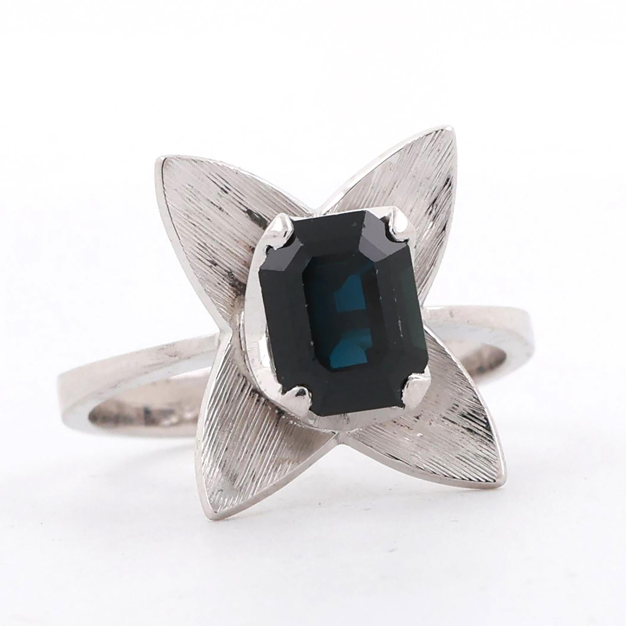 Blue Sapphire Flower Ring 18K White Gold 1.65 CT Size 7 Vintage Estate