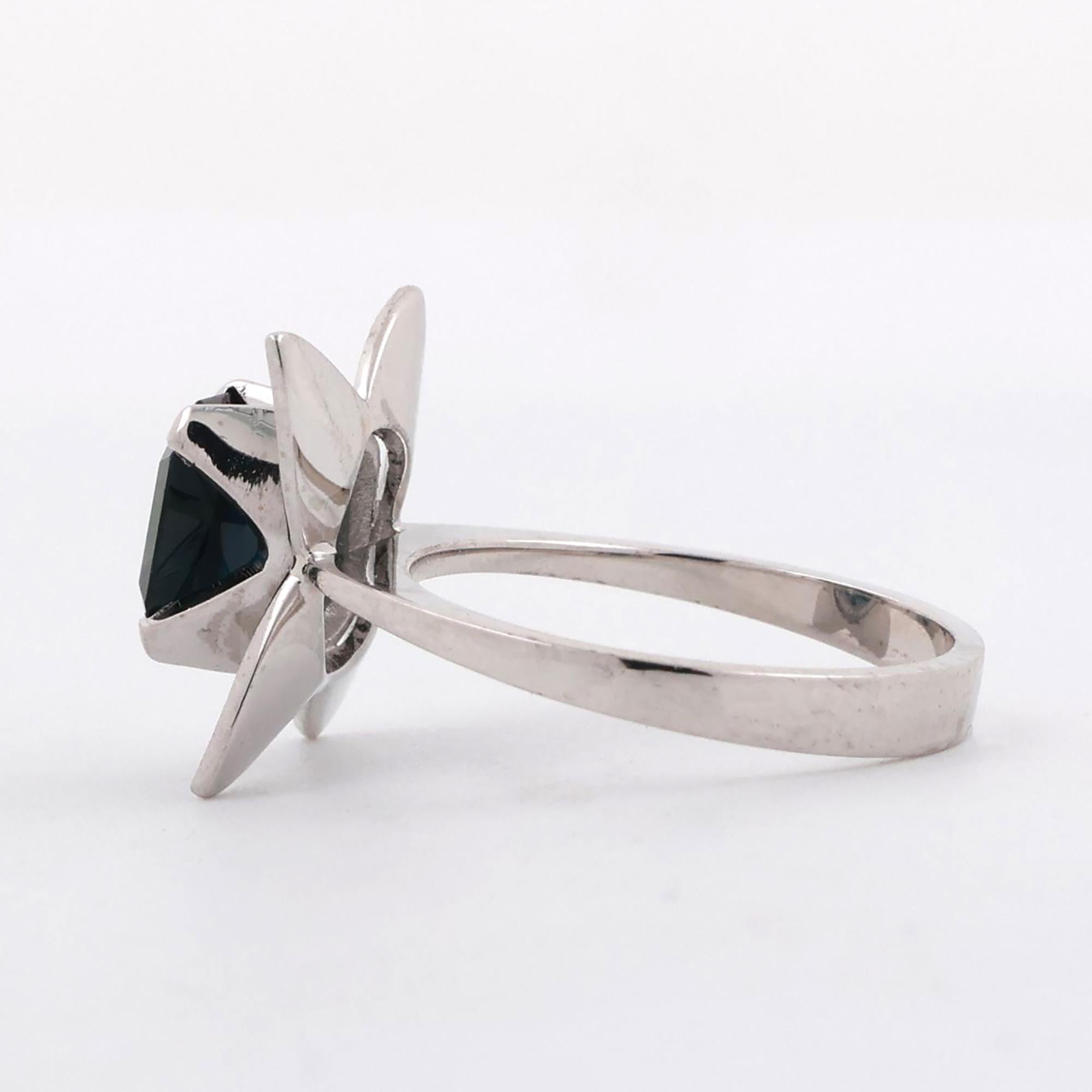 Blue Sapphire Flower Ring 18K White Gold 1.65 CT Size 7 Vintage Estate