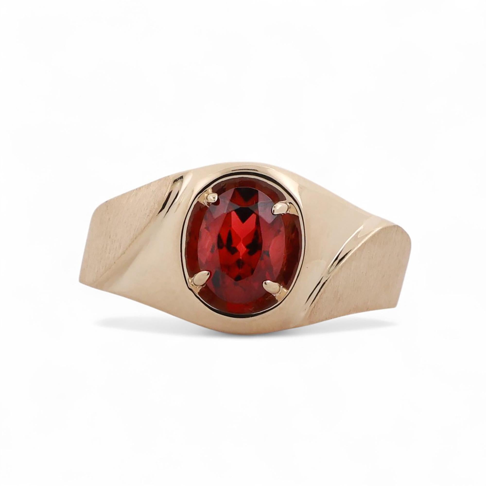 Oval Garnet Solitaire Cocktail Ring 10K Yellow Gold 1.30 CT Size 9.75 Estate