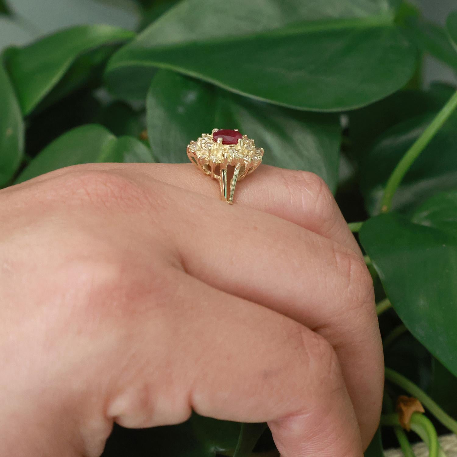 Ruby Diamond Floral Halo Ring 14K Yellow Gold 0.88 CTW Ladies Size 6.5 Estate