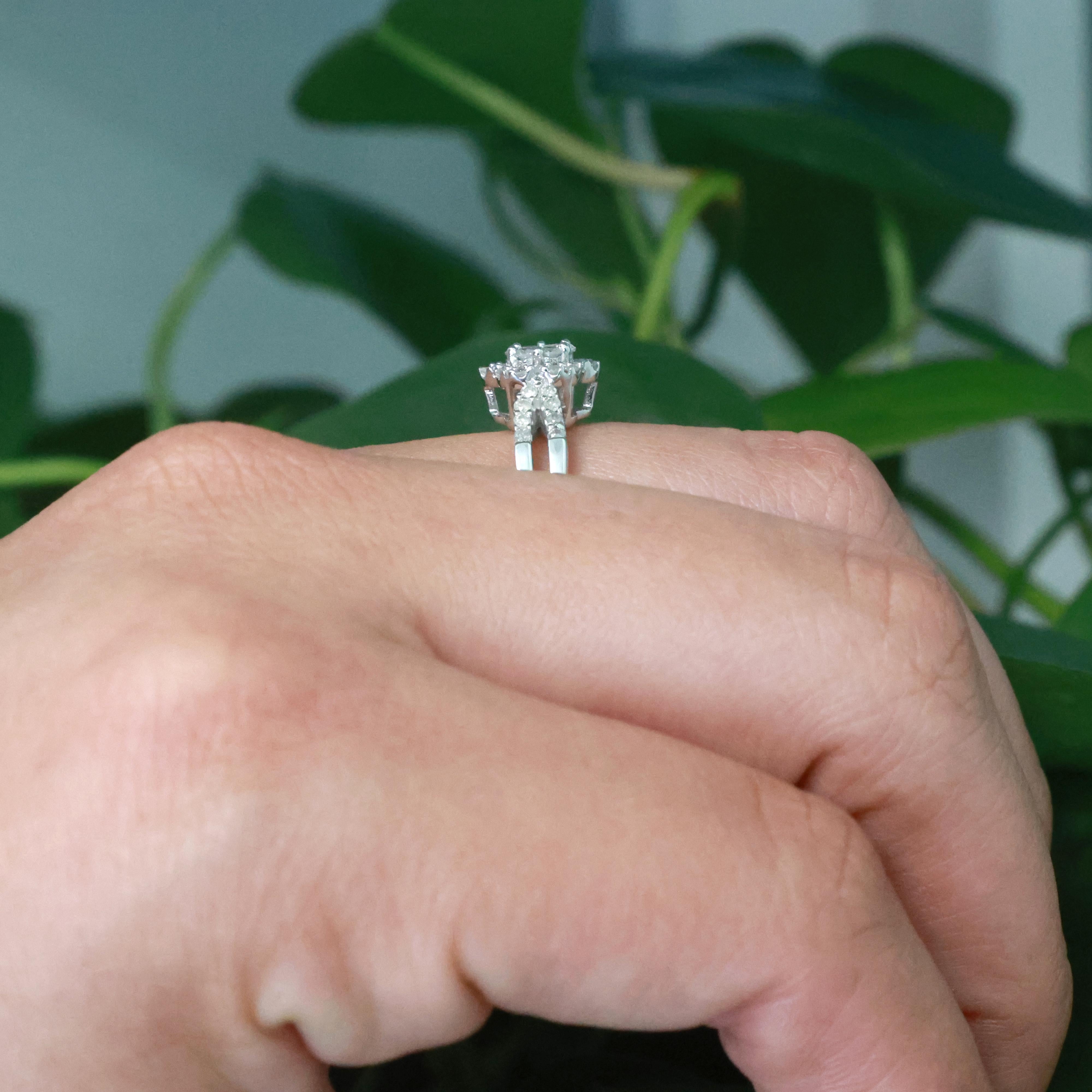 Cluster Halo Diamond Flower Ring 10K White Gold 0.75 TW Size 7 Ladies Estate
