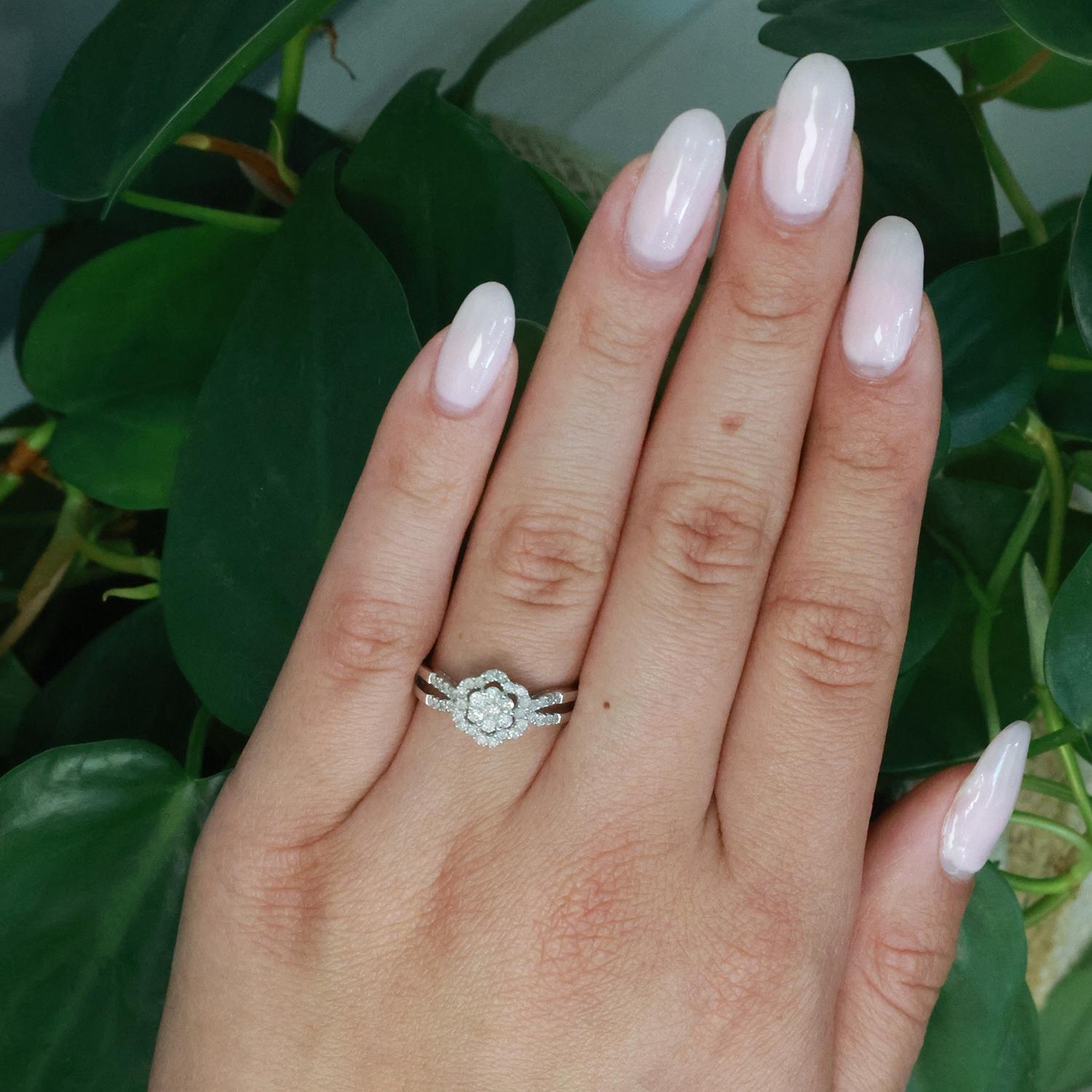 0.75 TW Cluster Diamond Halo Ring Flower 10K White Gold Size 7 Ladies Estate