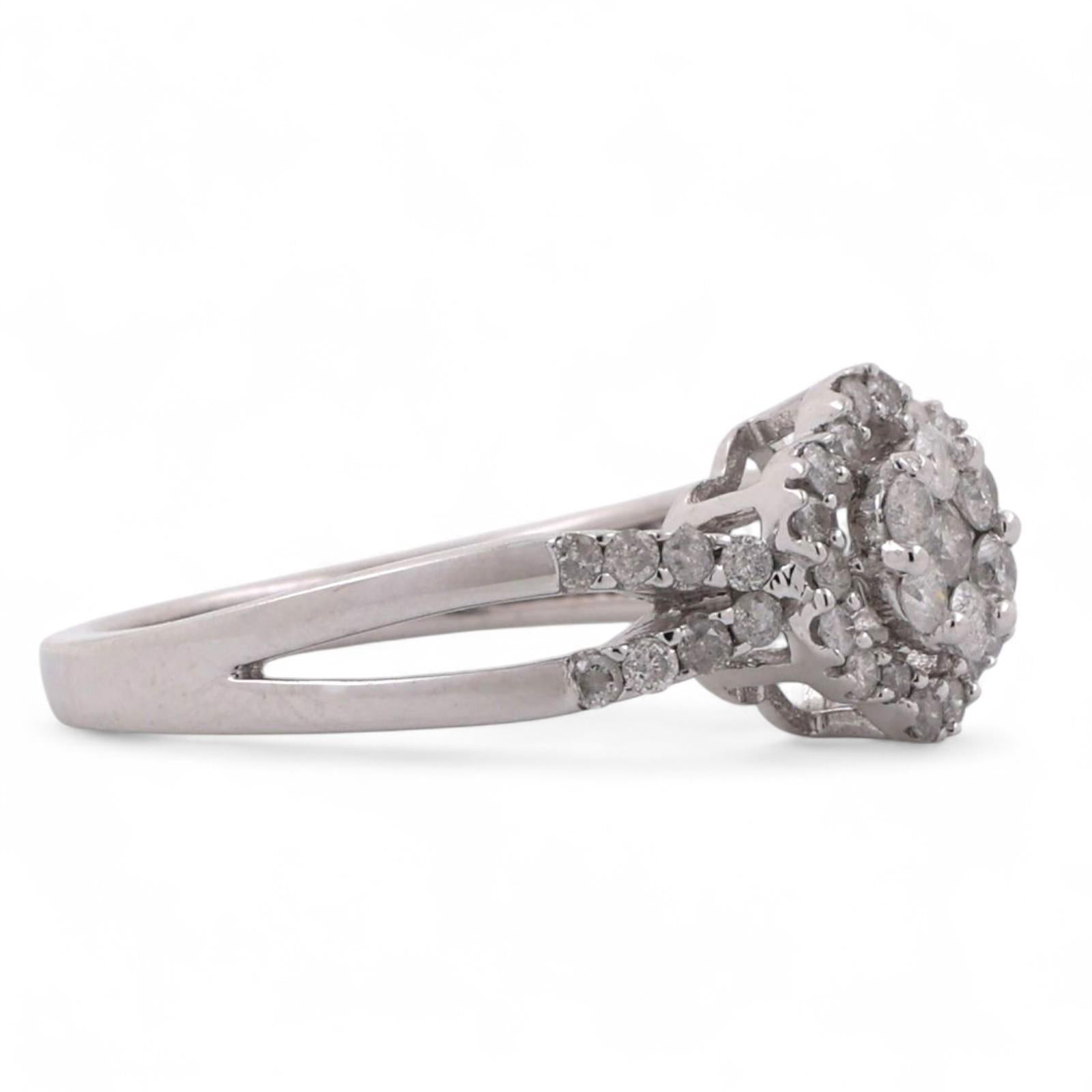 0.75 TW Cluster Diamond Halo Ring Flower 10K White Gold Size 7 Ladies Estate