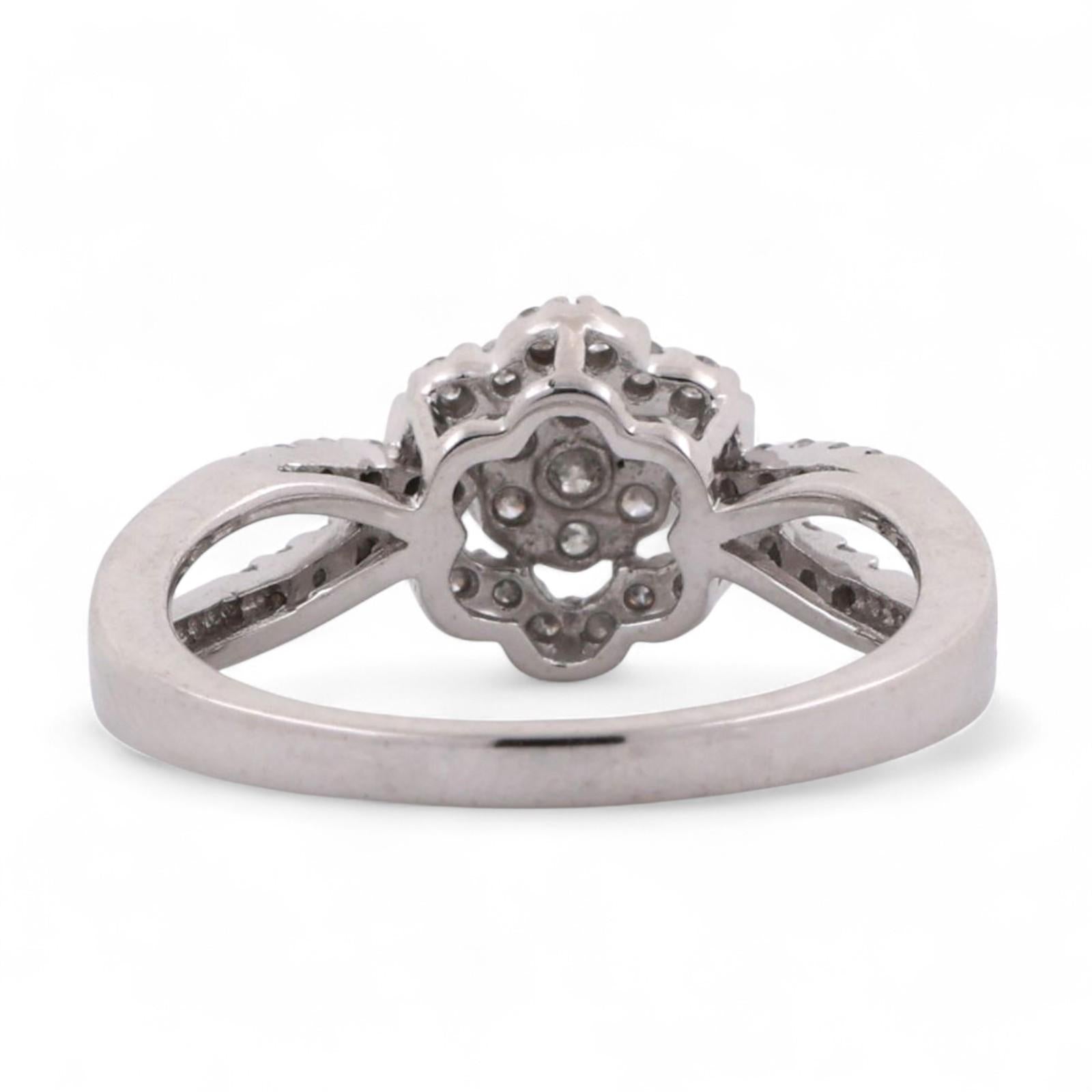 0.75 TW Cluster Diamond Halo Ring Flower 10K White Gold Size 7 Ladies Estate
