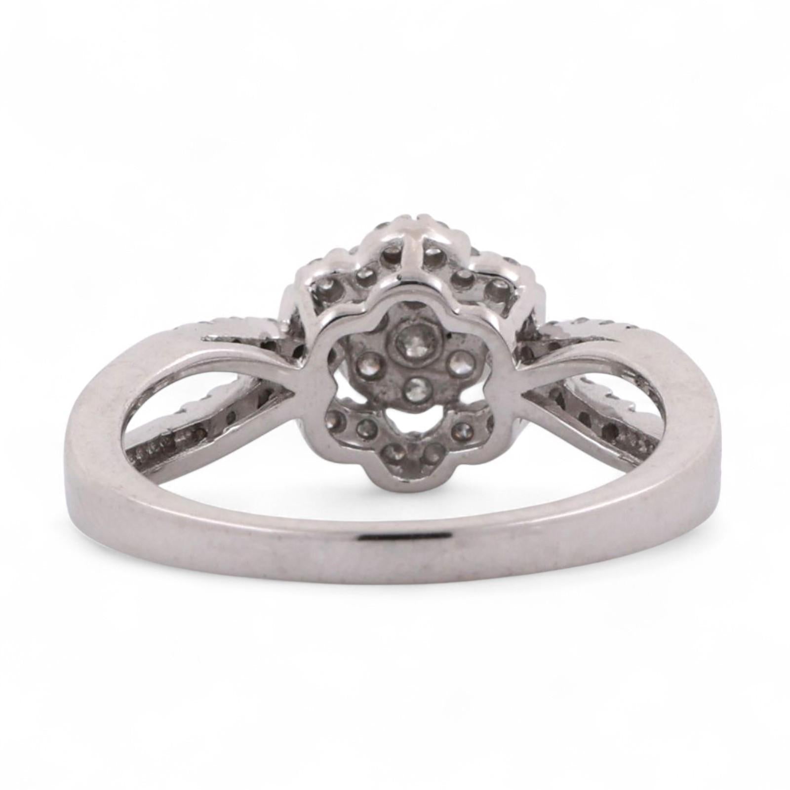 Cluster Halo Diamond Flower Ring 10K White Gold 0.75 TW Size 7 Ladies Estate